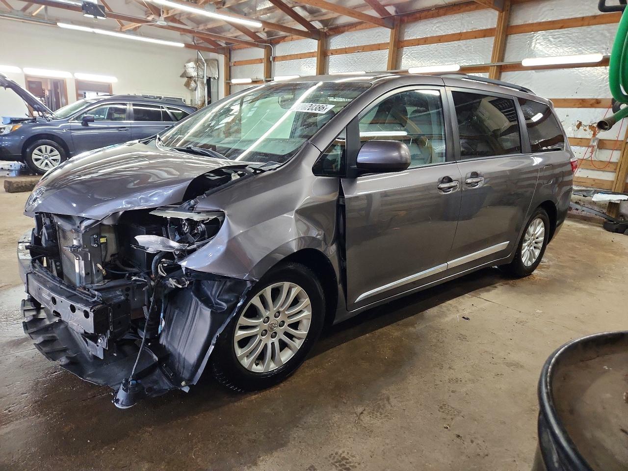 2015 Toyota Sienna Xle 8-passenger Серый vin: 5TDYK3DC5FS631027