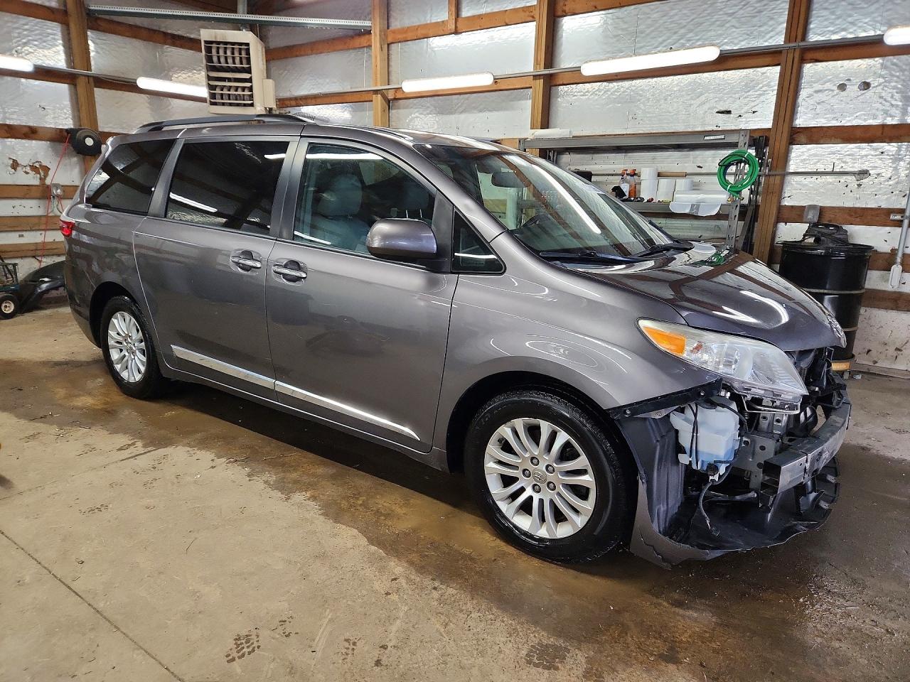 2015 Toyota Sienna Xle 8-passenger Gray vin: 5TDYK3DC5FS631027
