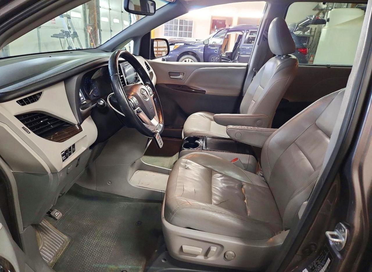 2015 Toyota Sienna Xle 8-passenger Gray vin: 5TDYK3DC5FS631027