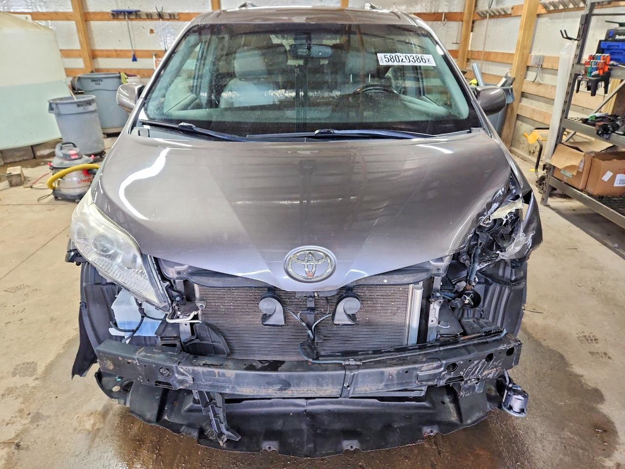 2015 Toyota Sienna Xle 8-passenger Gray vin: 5TDYK3DC5FS631027