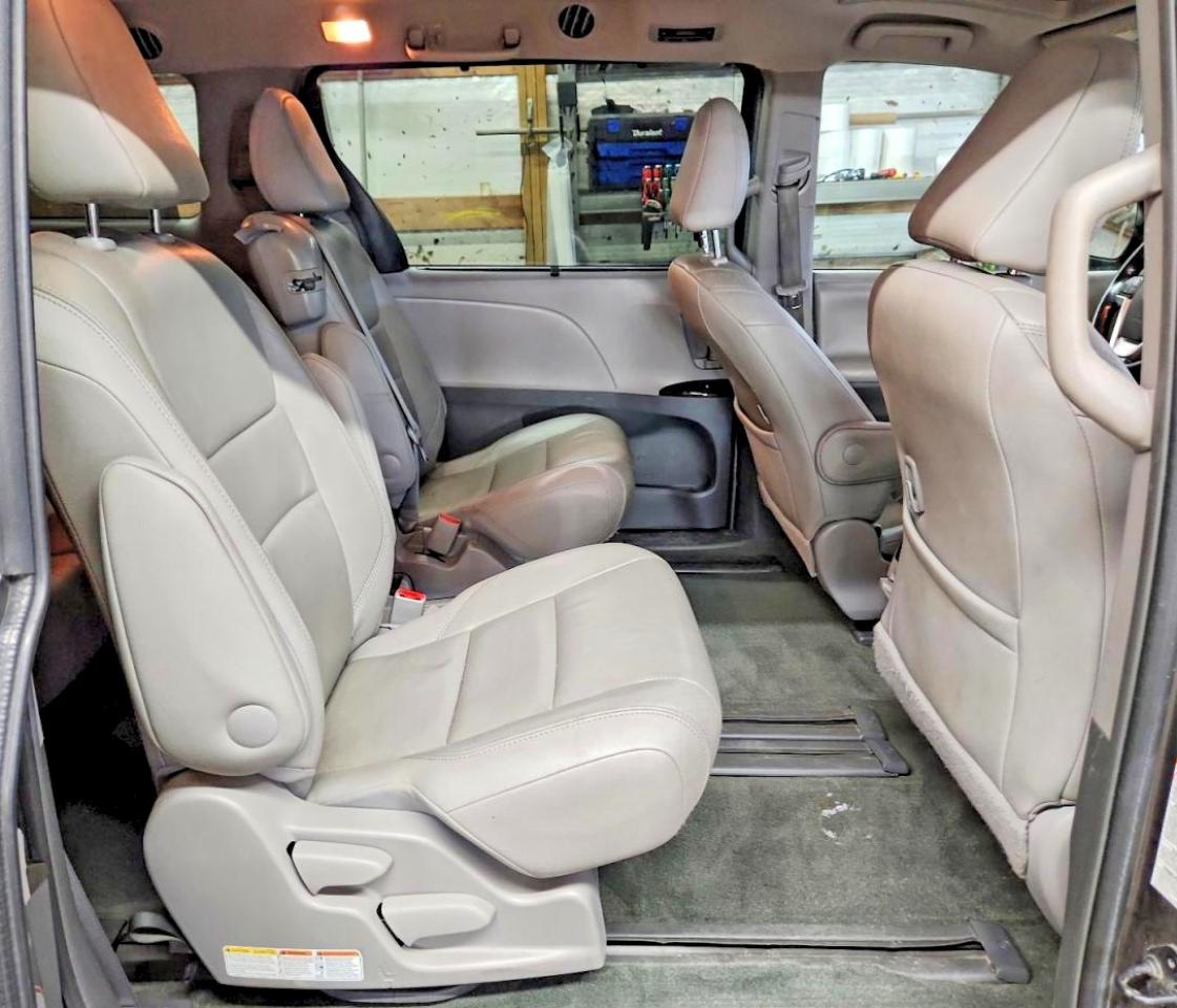 2015 Toyota Sienna Xle 8-passenger Gray vin: 5TDYK3DC5FS631027