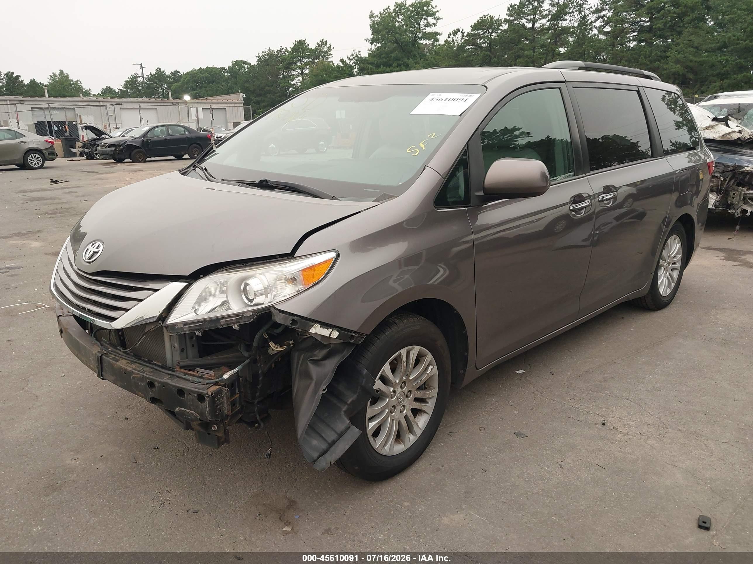 2015 Toyota Sienna Xle Premium 8 Passenger Gray vin: 5TDYK3DC5FS632534