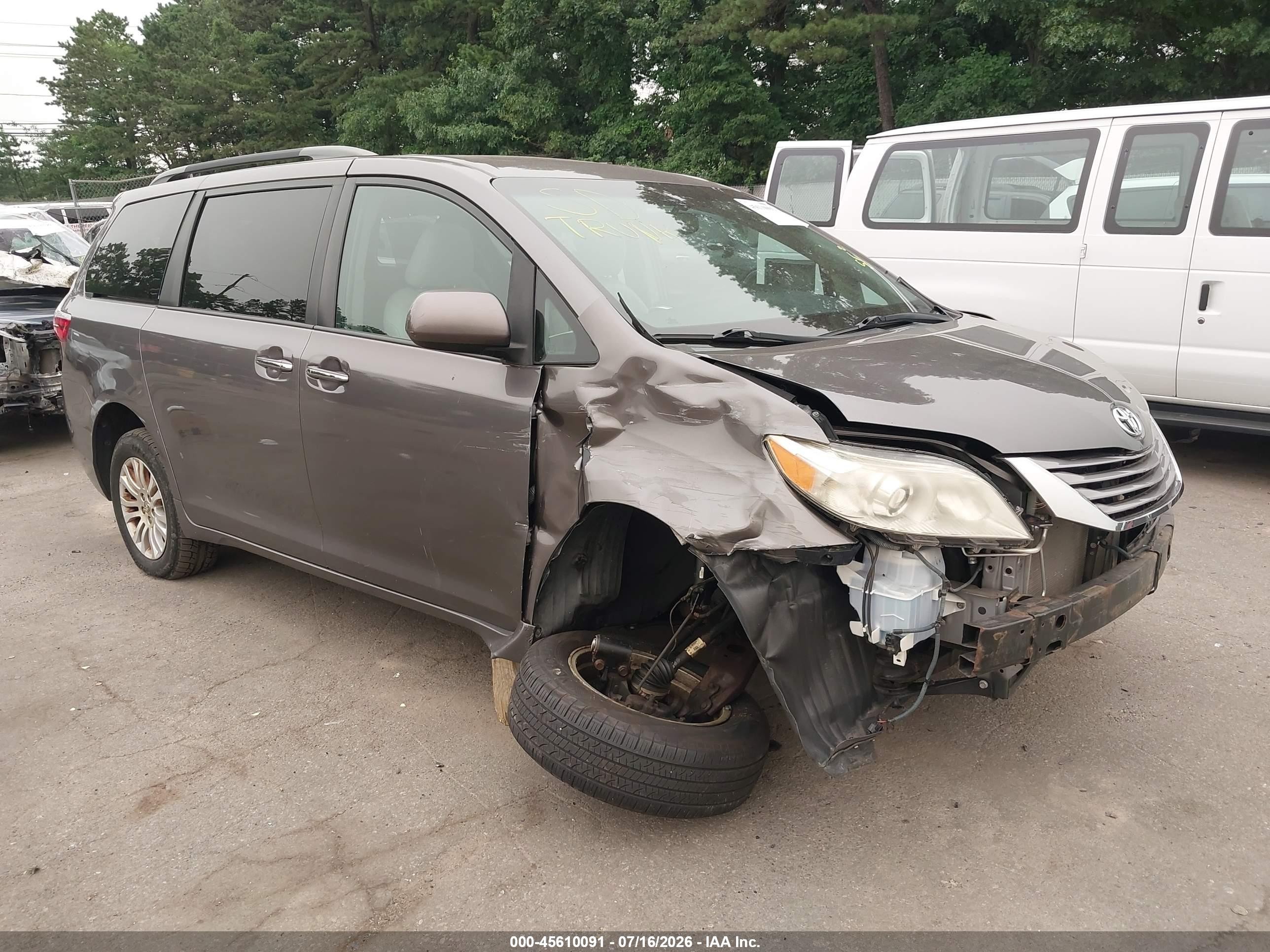 2015 Toyota Sienna Xle Premium 8 Passenger Gray vin: 5TDYK3DC5FS632534