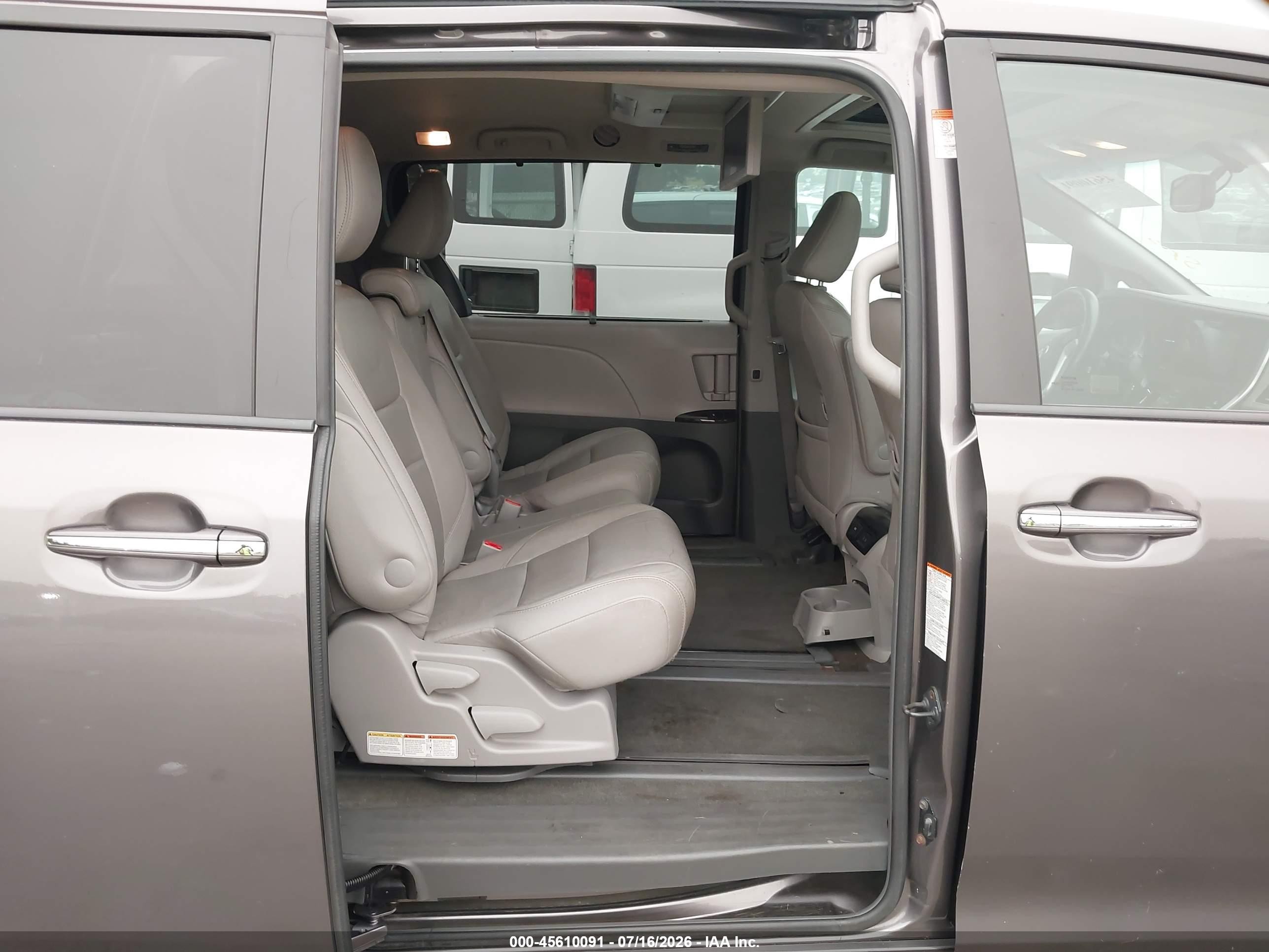 2015 Toyota Sienna Xle Premium 8 Passenger Gray vin: 5TDYK3DC5FS632534