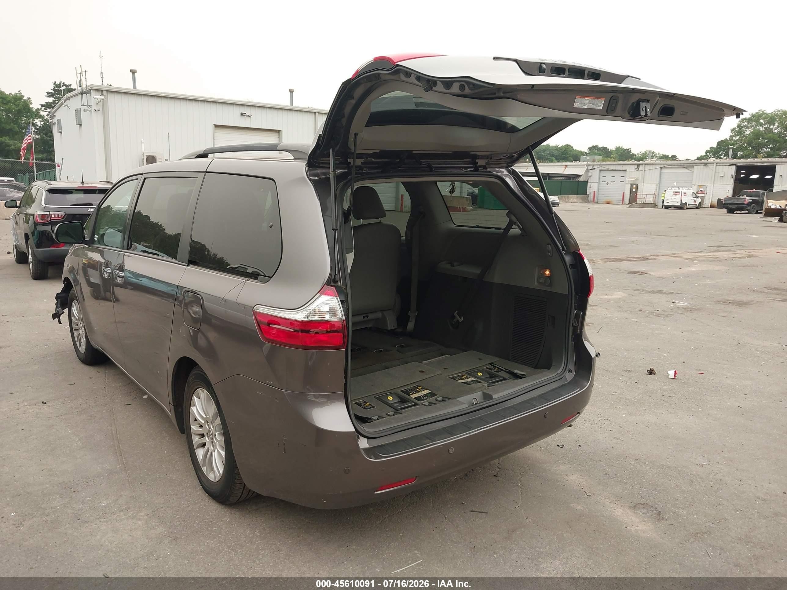 2015 Toyota Sienna Xle Premium 8 Passenger Gray vin: 5TDYK3DC5FS632534