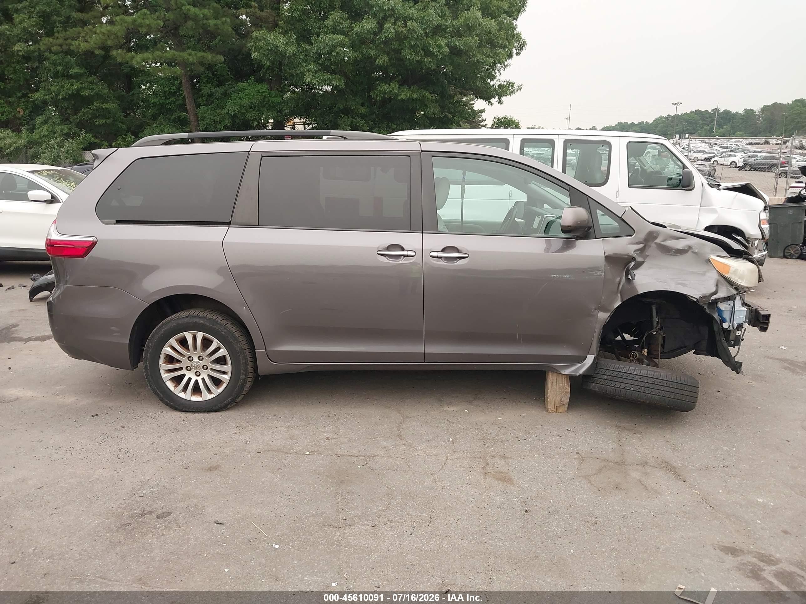 2015 Toyota Sienna Xle Premium 8 Passenger Gray vin: 5TDYK3DC5FS632534
