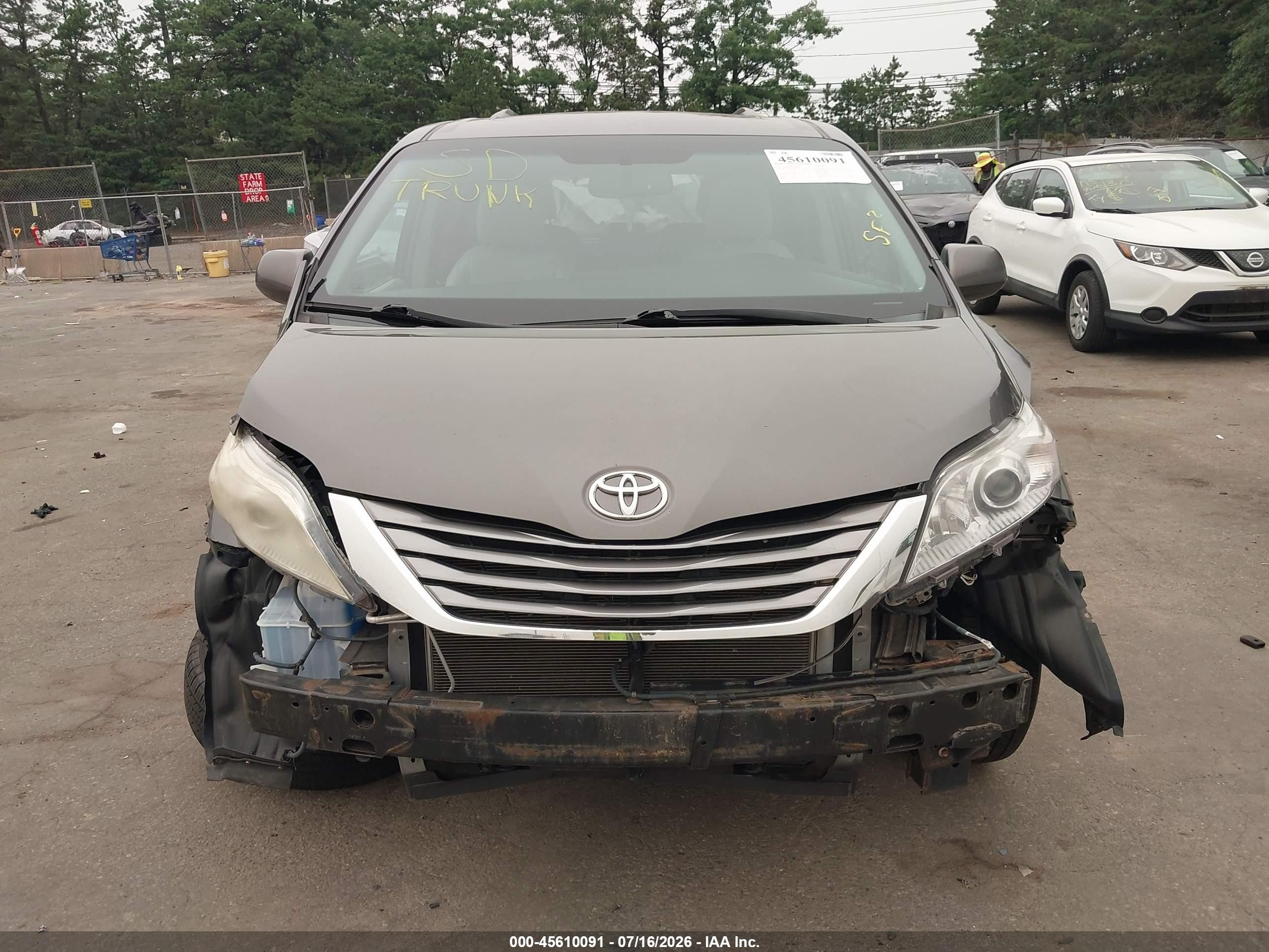 2015 Toyota Sienna Xle Premium 8 Passenger Gray vin: 5TDYK3DC5FS632534