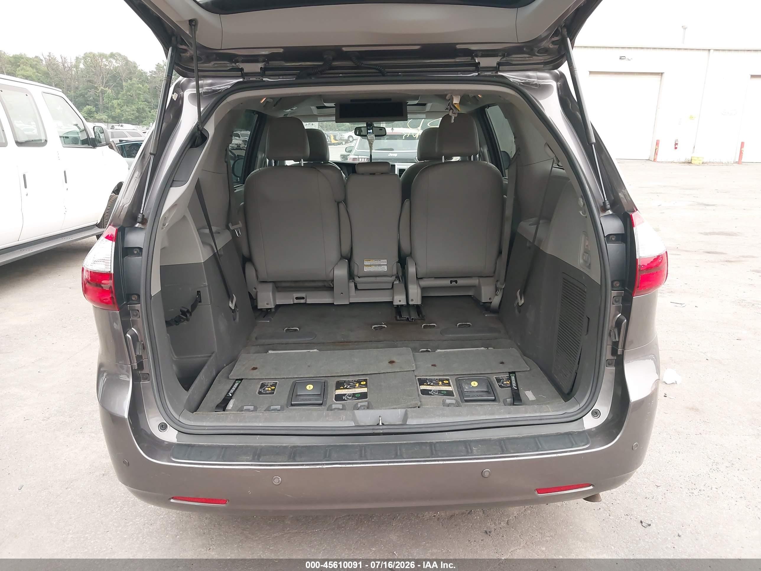 2015 Toyota Sienna Xle Premium 8 Passenger Gray vin: 5TDYK3DC5FS632534