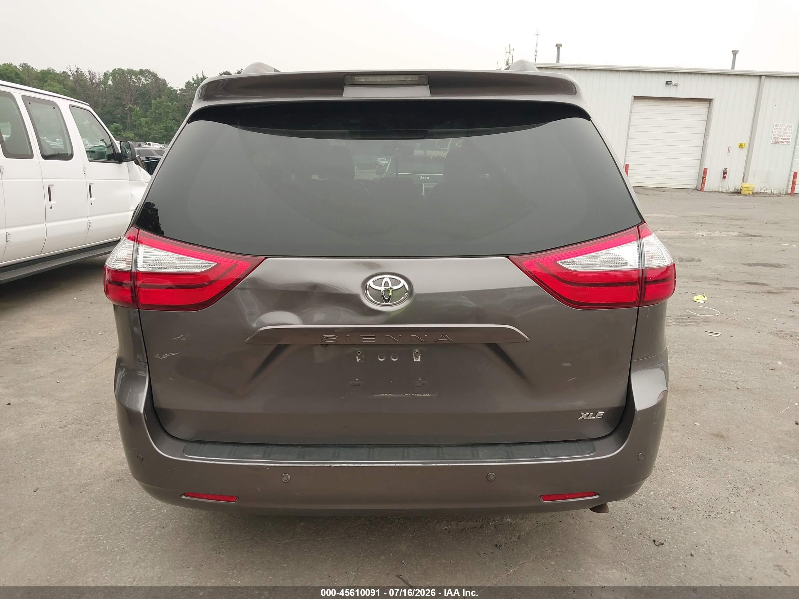2015 Toyota Sienna Xle Premium 8 Passenger Gray vin: 5TDYK3DC5FS632534