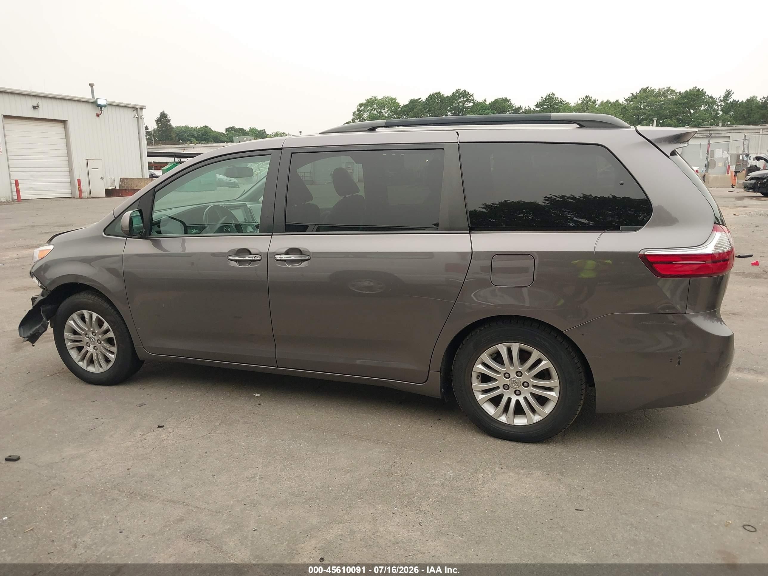 2015 Toyota Sienna Xle Premium 8 Passenger Gray vin: 5TDYK3DC5FS632534