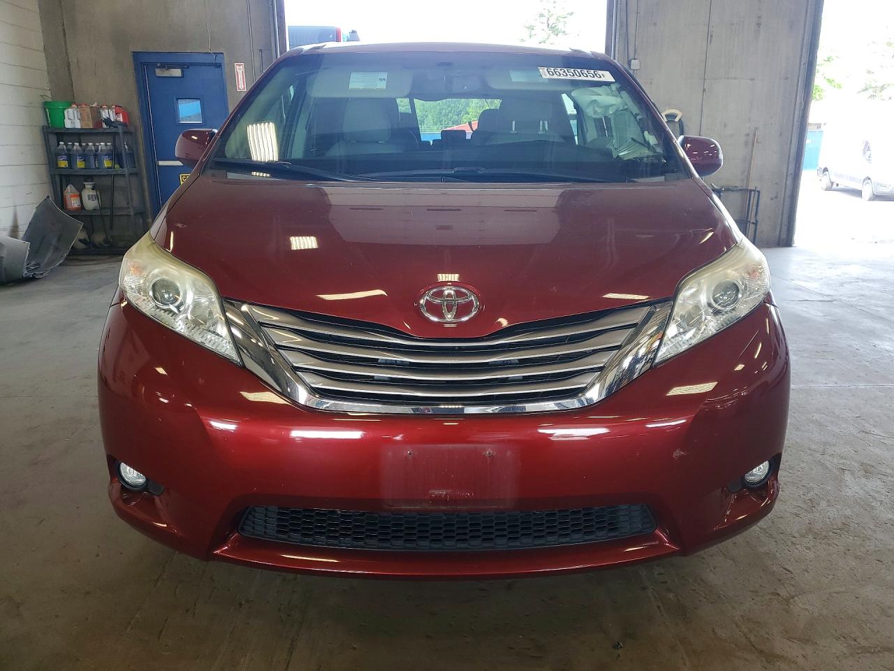 2015 Toyota Sienna Xle 8-passenger Red vin: 5TDYK3DC5FS654954