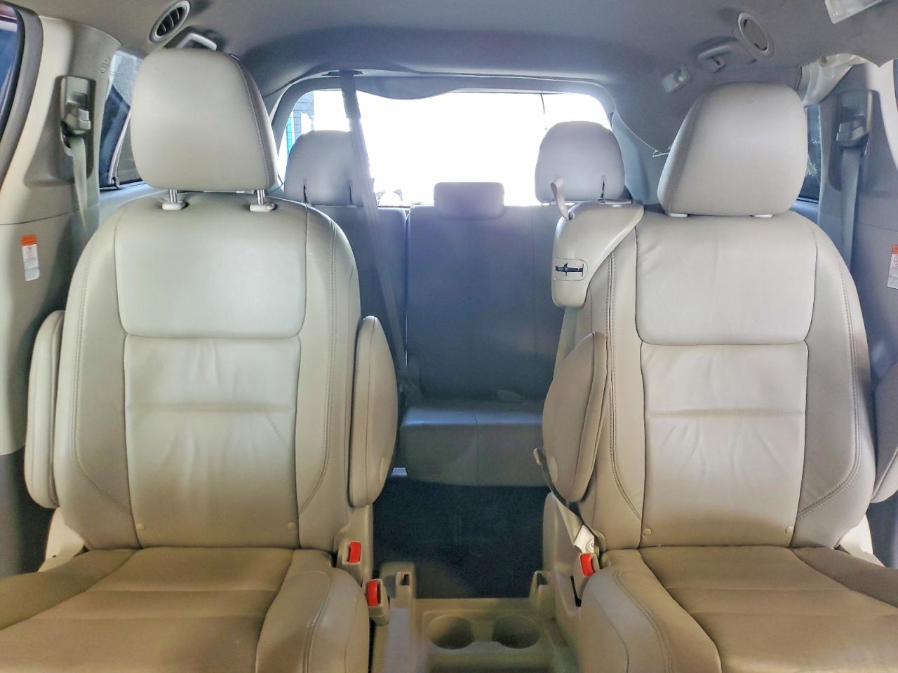 2015 Toyota Sienna Xle 8-passenger Red vin: 5TDYK3DC5FS654954
