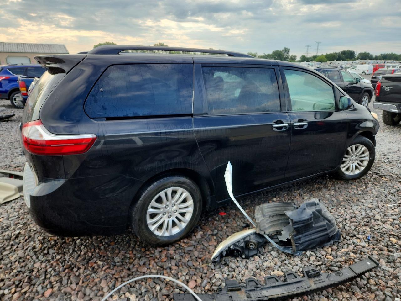 2015 Toyota Sienna Xle Premium 8-passenger Black vin: 5TDYK3DC5FS655392
