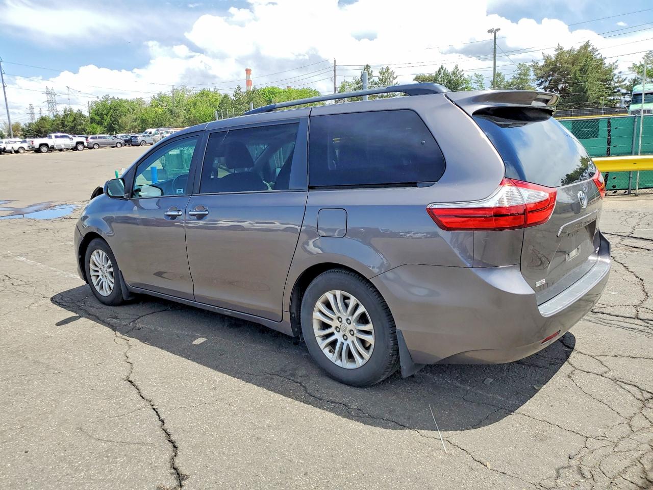 2015 Toyota Sienna Xle 8-passenger Gray vin: 5TDYK3DC5FS663220