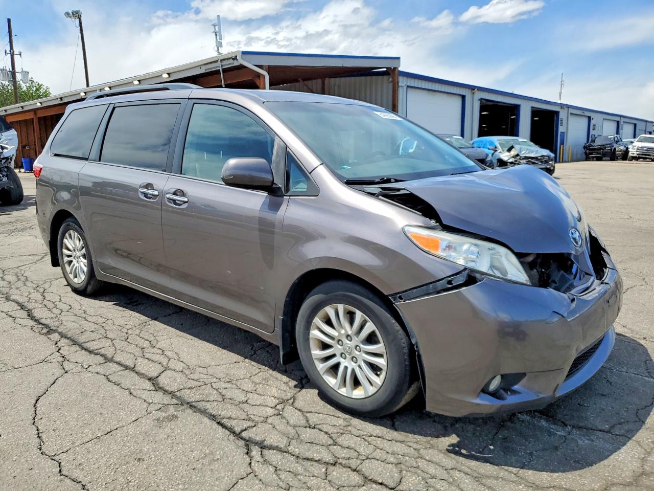 2015 Toyota Sienna Xle 8-passenger Gray vin: 5TDYK3DC5FS663220
