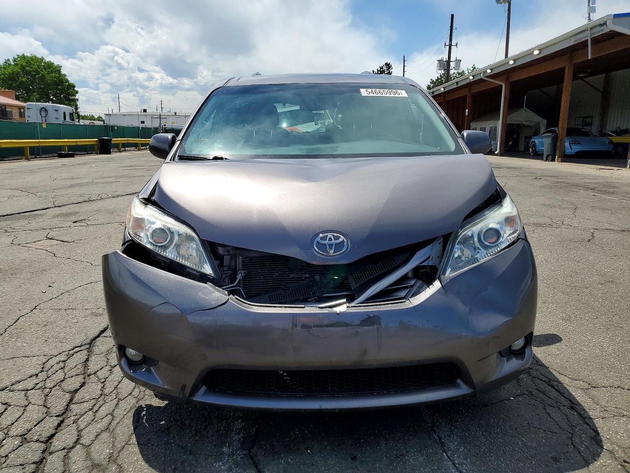 2015 Toyota Sienna Xle 8-passenger Gray vin: 5TDYK3DC5FS663220