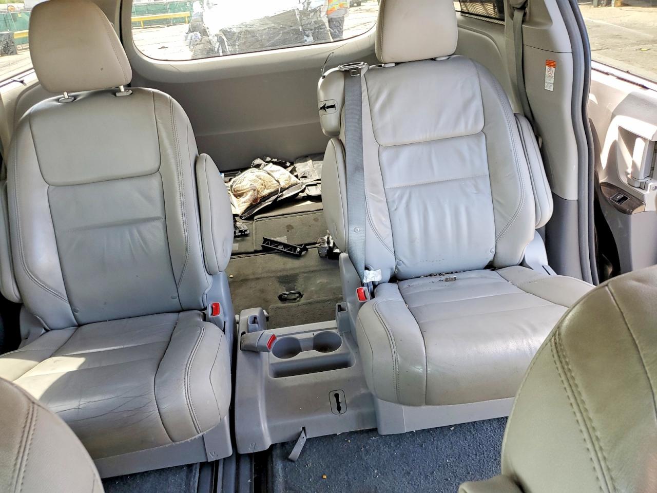 2015 Toyota Sienna Xle 8-passenger Gray vin: 5TDYK3DC5FS663220
