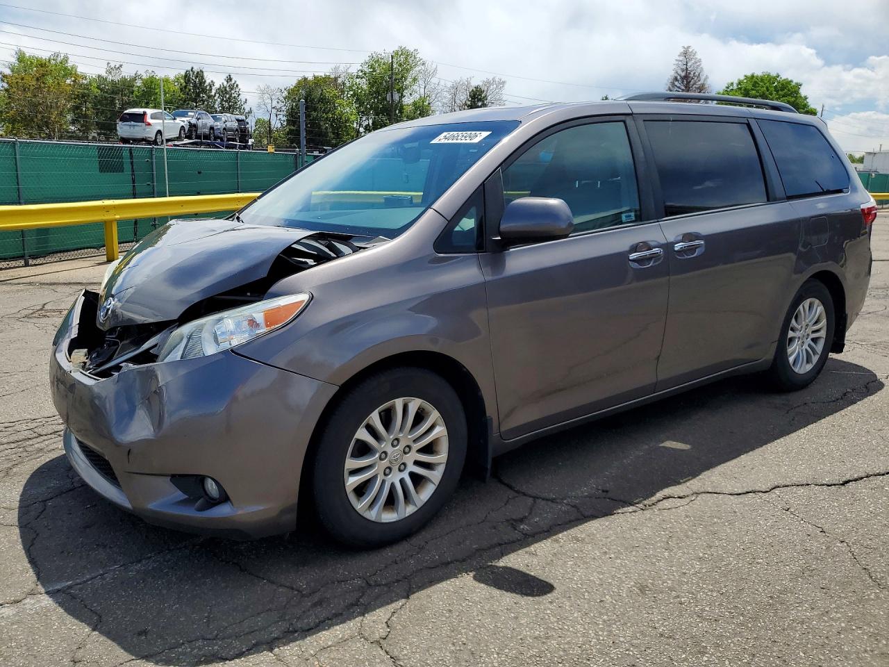 2015 Toyota Sienna Xle 8-passenger Gray vin: 5TDYK3DC5FS663220