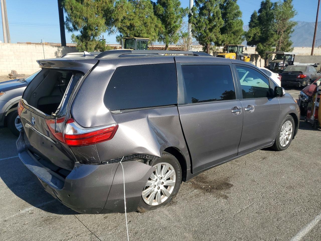 2015 Toyota Sienna Limited Premium 7-passenger Gray vin: 5TDYK3DC5FS682396