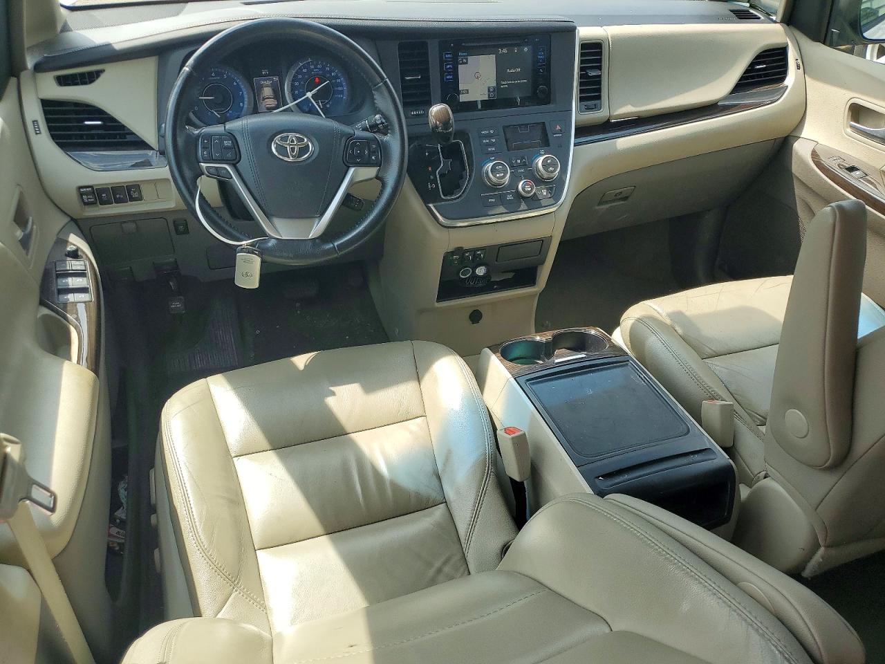 2015 Toyota Sienna Xle 8-passenger White vin: 5TDYK3DC5FS684214