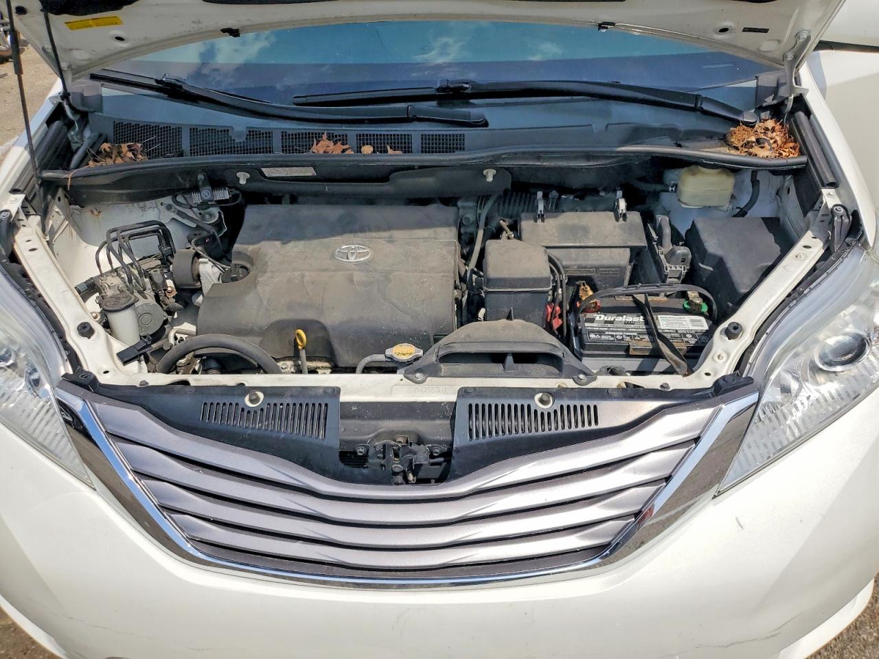 2015 Toyota Sienna Xle 8-passenger White vin: 5TDYK3DC5FS684214