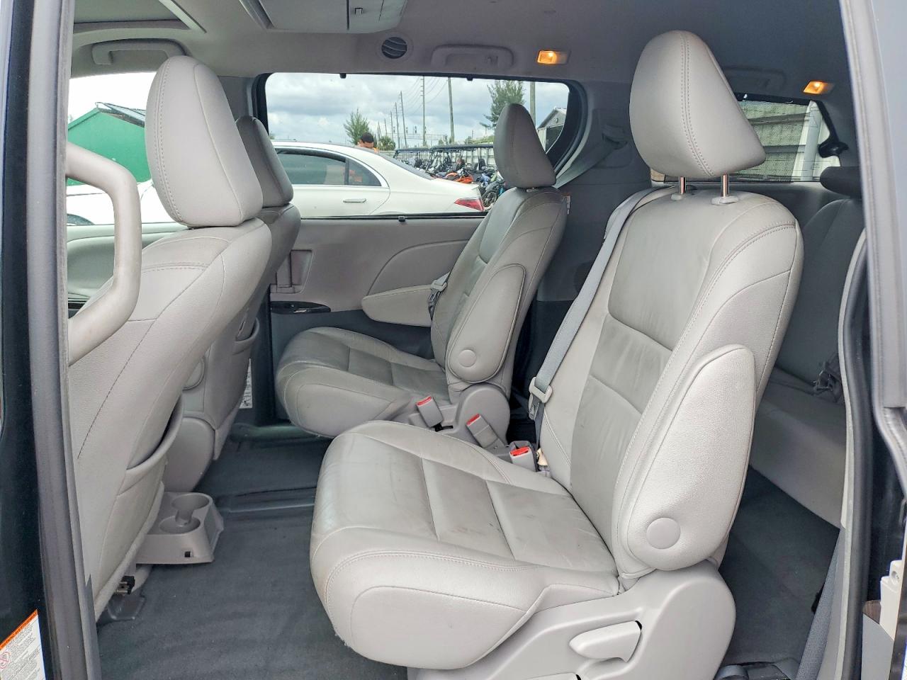 2015 Toyota Sienna Xle Premium 8-passenger Black vin: 5TDYK3DC5FS689915