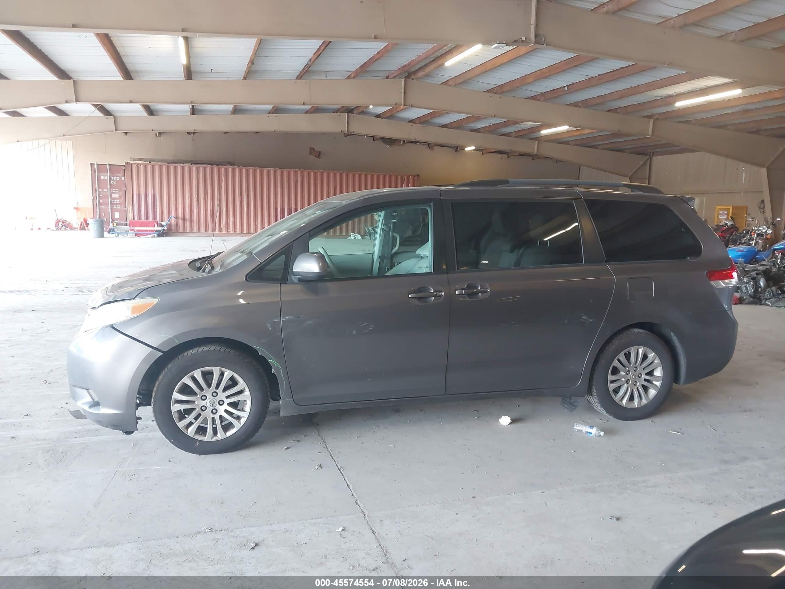 2011 Toyota Sienna Xle V6 Gray vin: 5TDYK3DC6BS007067