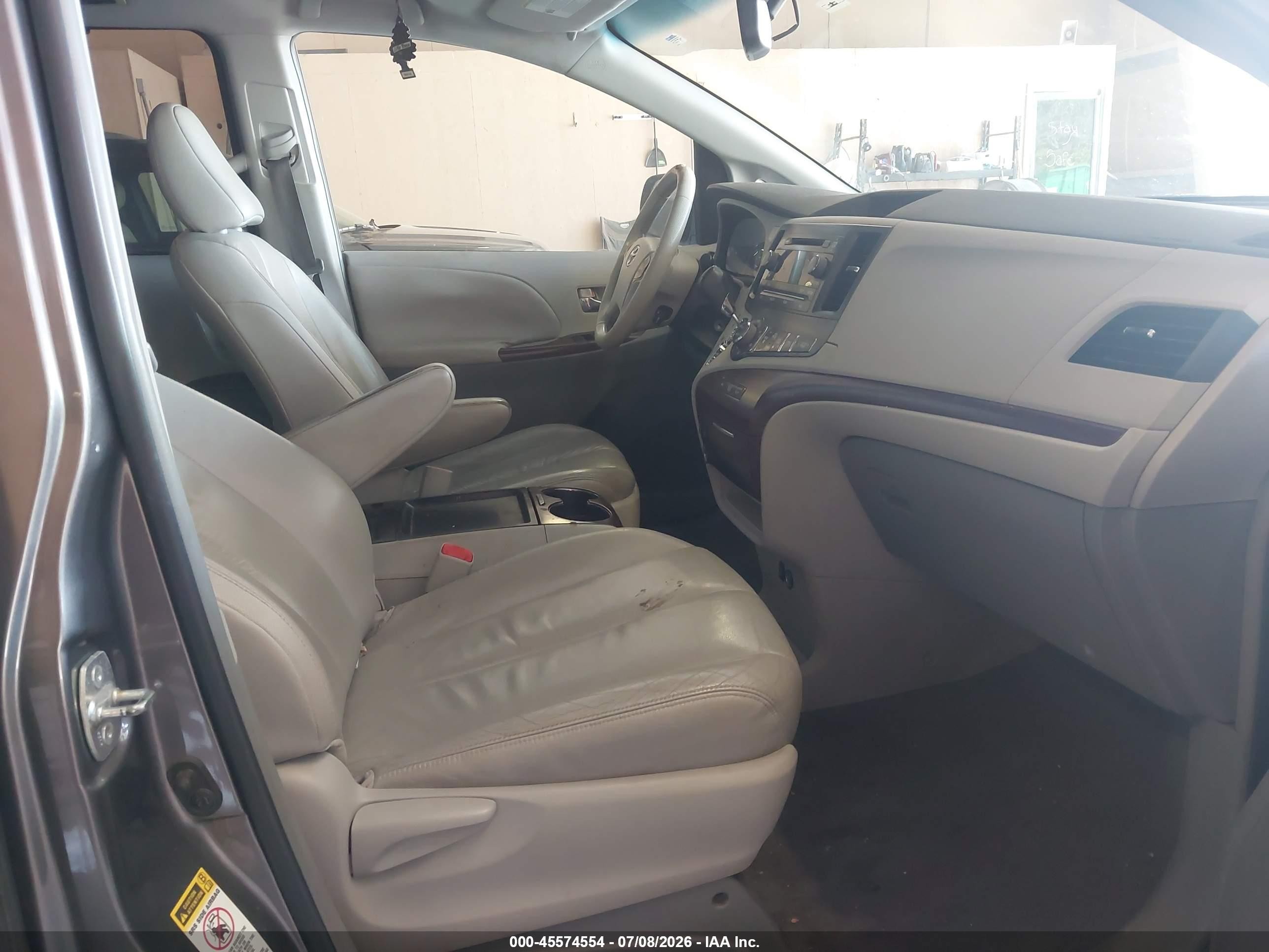 2011 Toyota Sienna Xle V6 Gray vin: 5TDYK3DC6BS007067