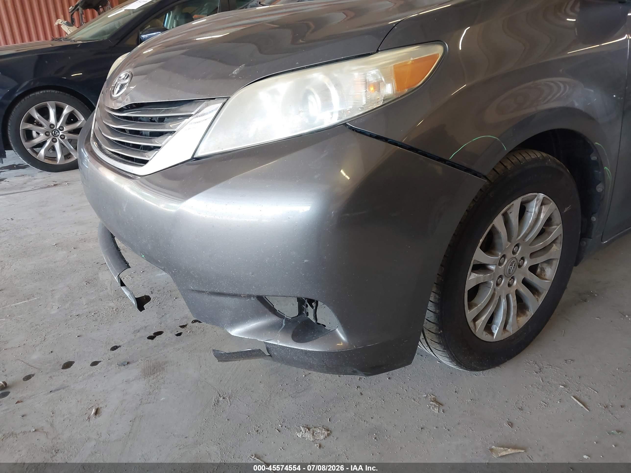2011 Toyota Sienna Xle V6 Gray vin: 5TDYK3DC6BS007067