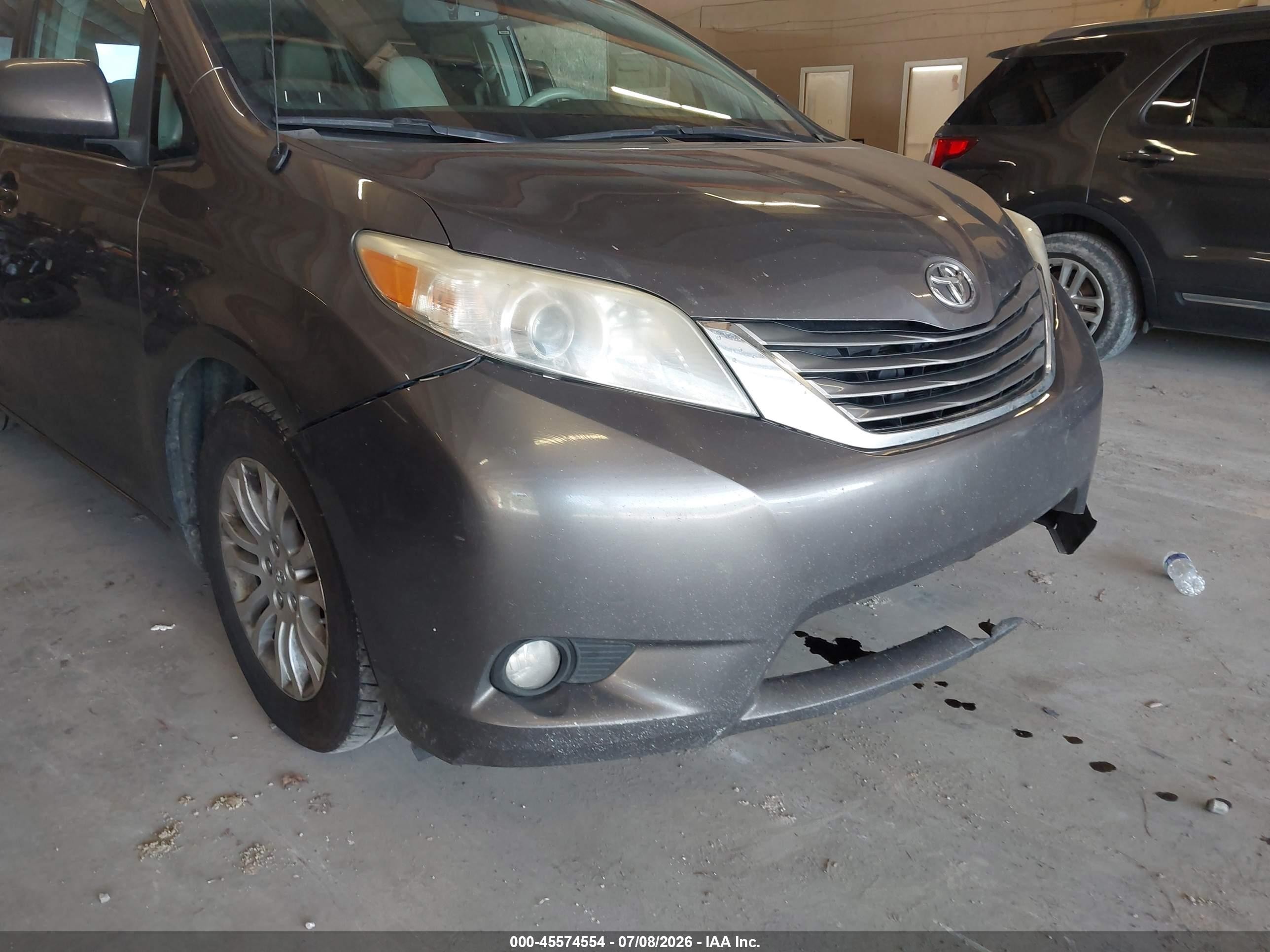 2011 Toyota Sienna Xle V6 Gray vin: 5TDYK3DC6BS007067