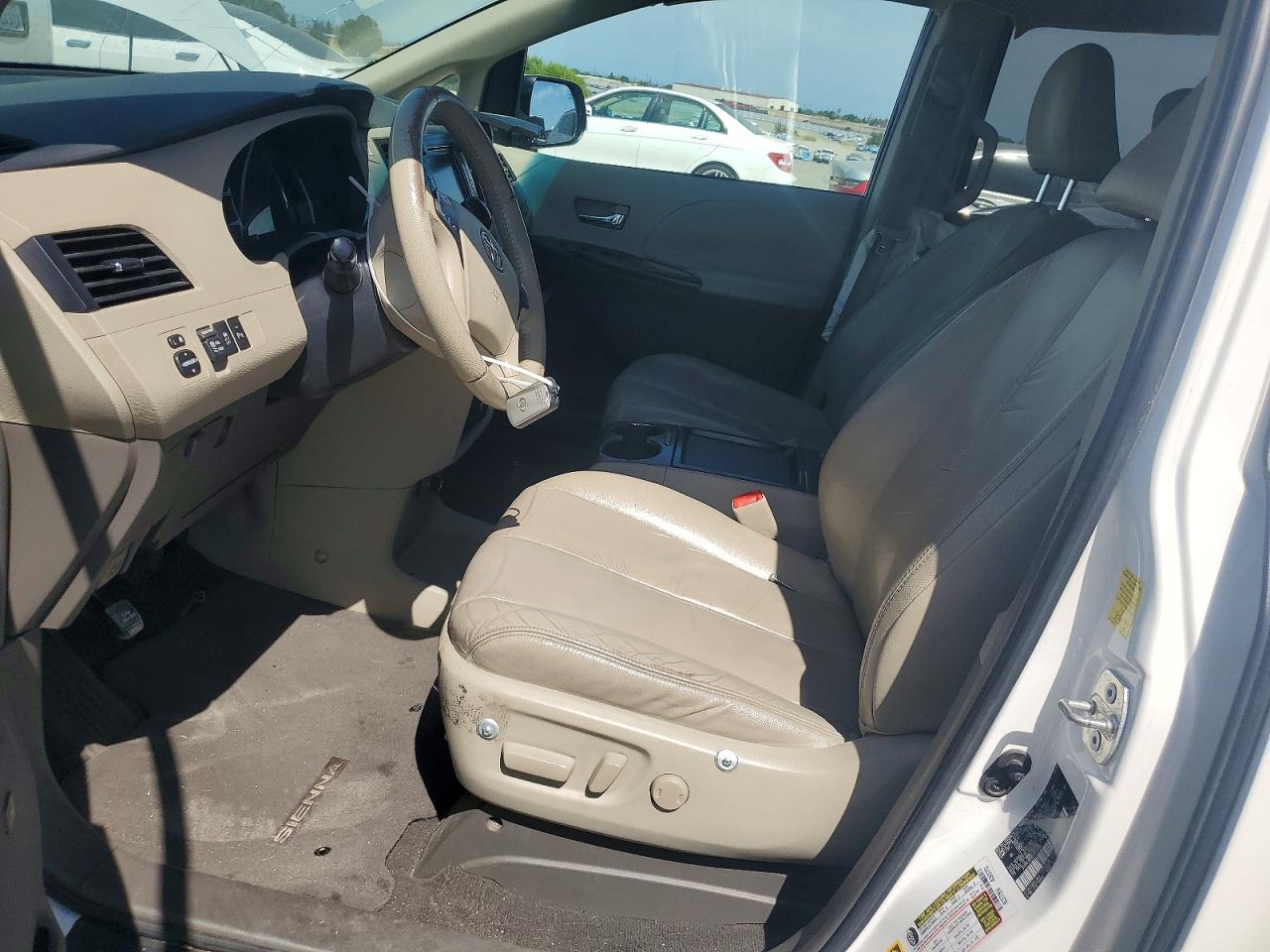 2011 Toyota Sienna Xle 8-passenger White vin: 5TDYK3DC6BS012799