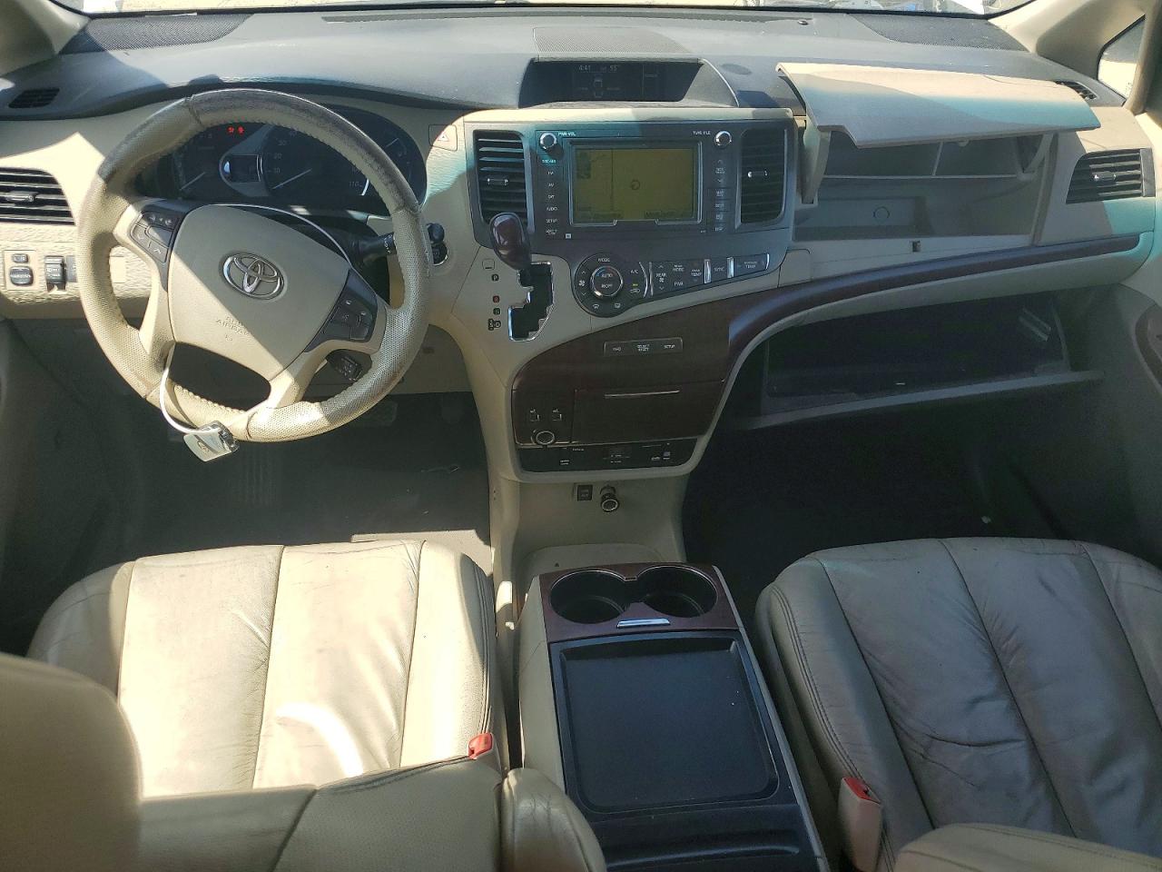 2011 Toyota Sienna Xle 8-passenger White vin: 5TDYK3DC6BS012799