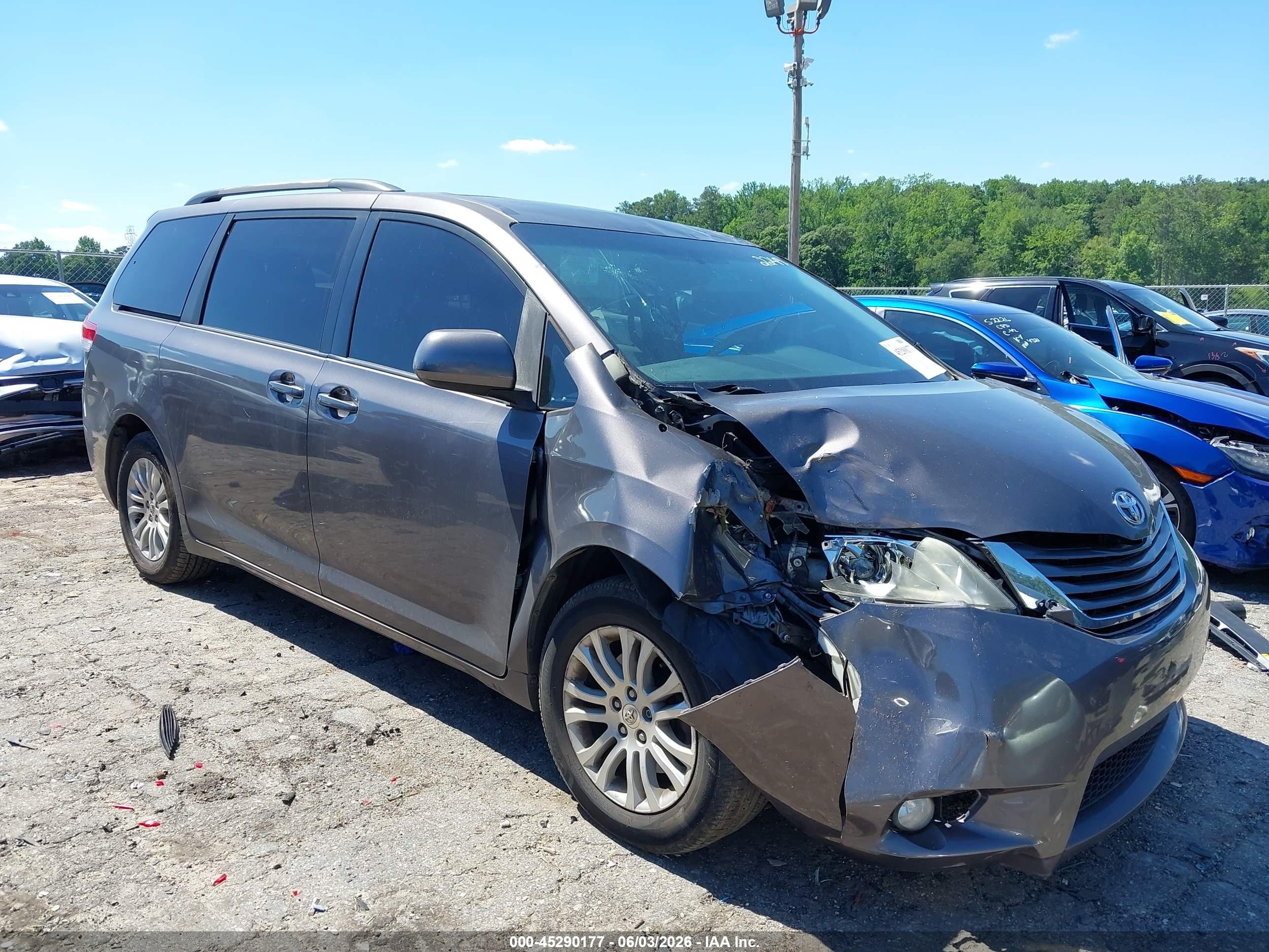2011 Toyota Sienna Xle V6 Gray vin: 5TDYK3DC6BS022247