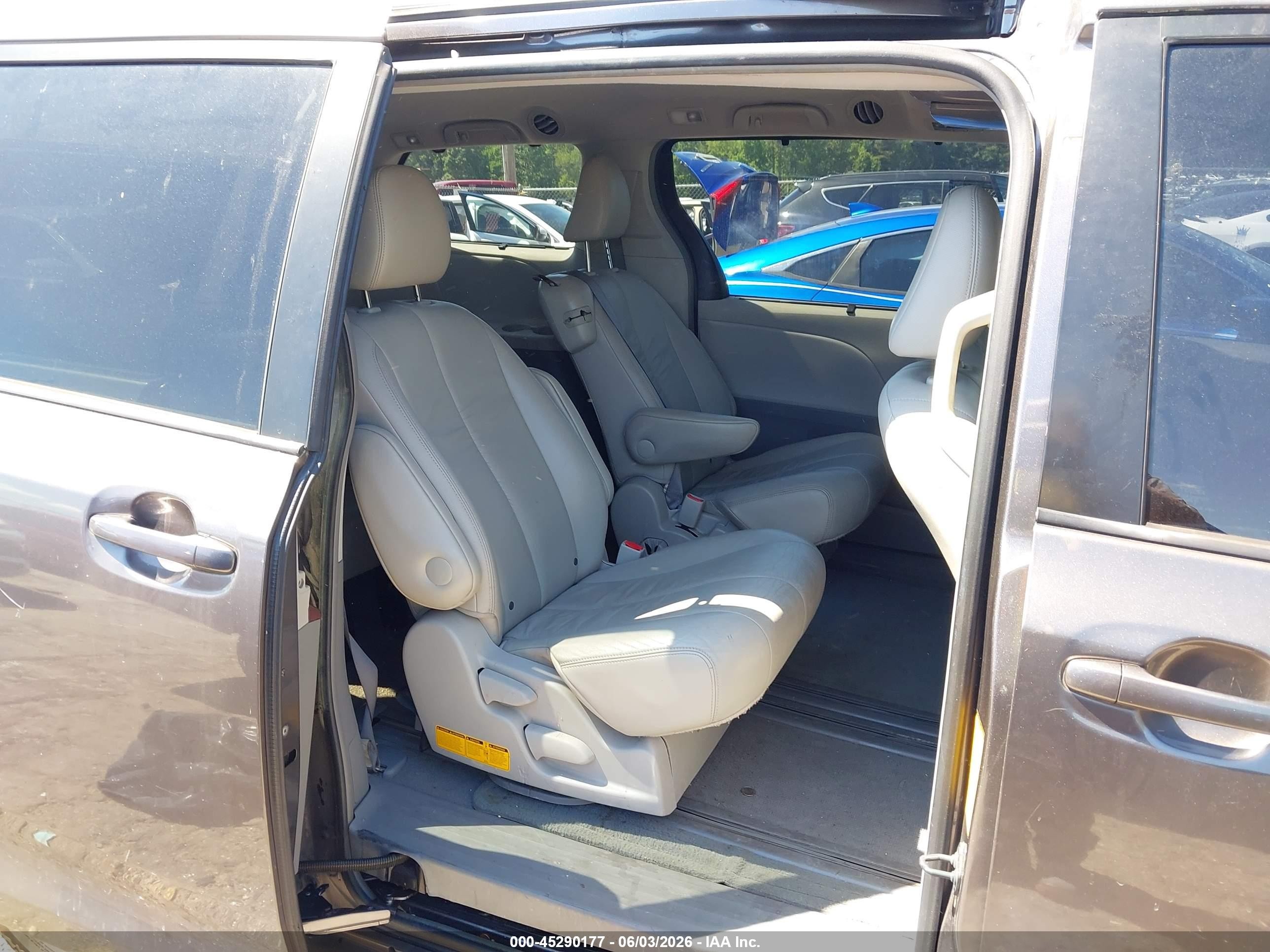 2011 Toyota Sienna Xle V6 Gray vin: 5TDYK3DC6BS022247