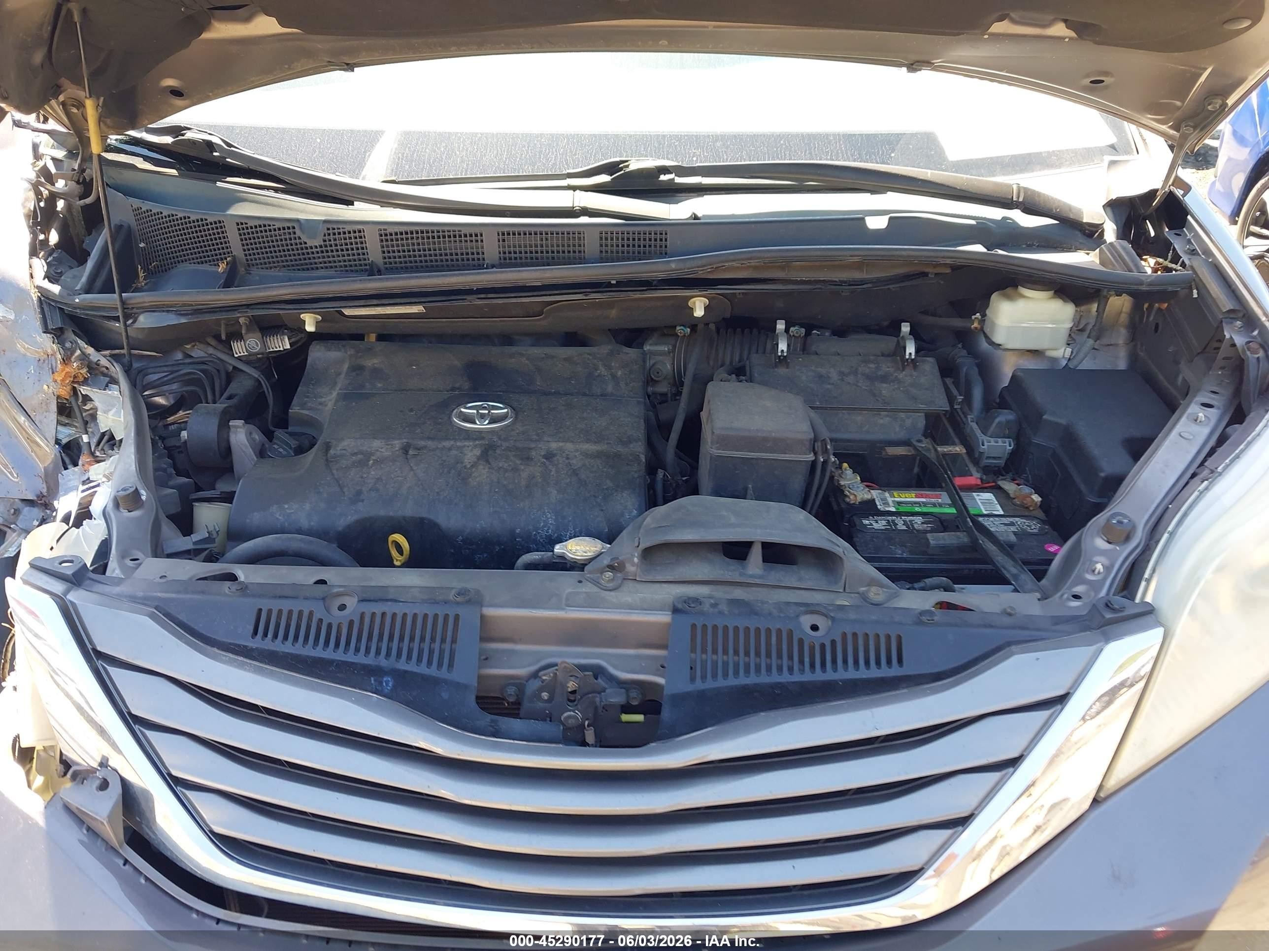 2011 Toyota Sienna Xle V6 Gray vin: 5TDYK3DC6BS022247