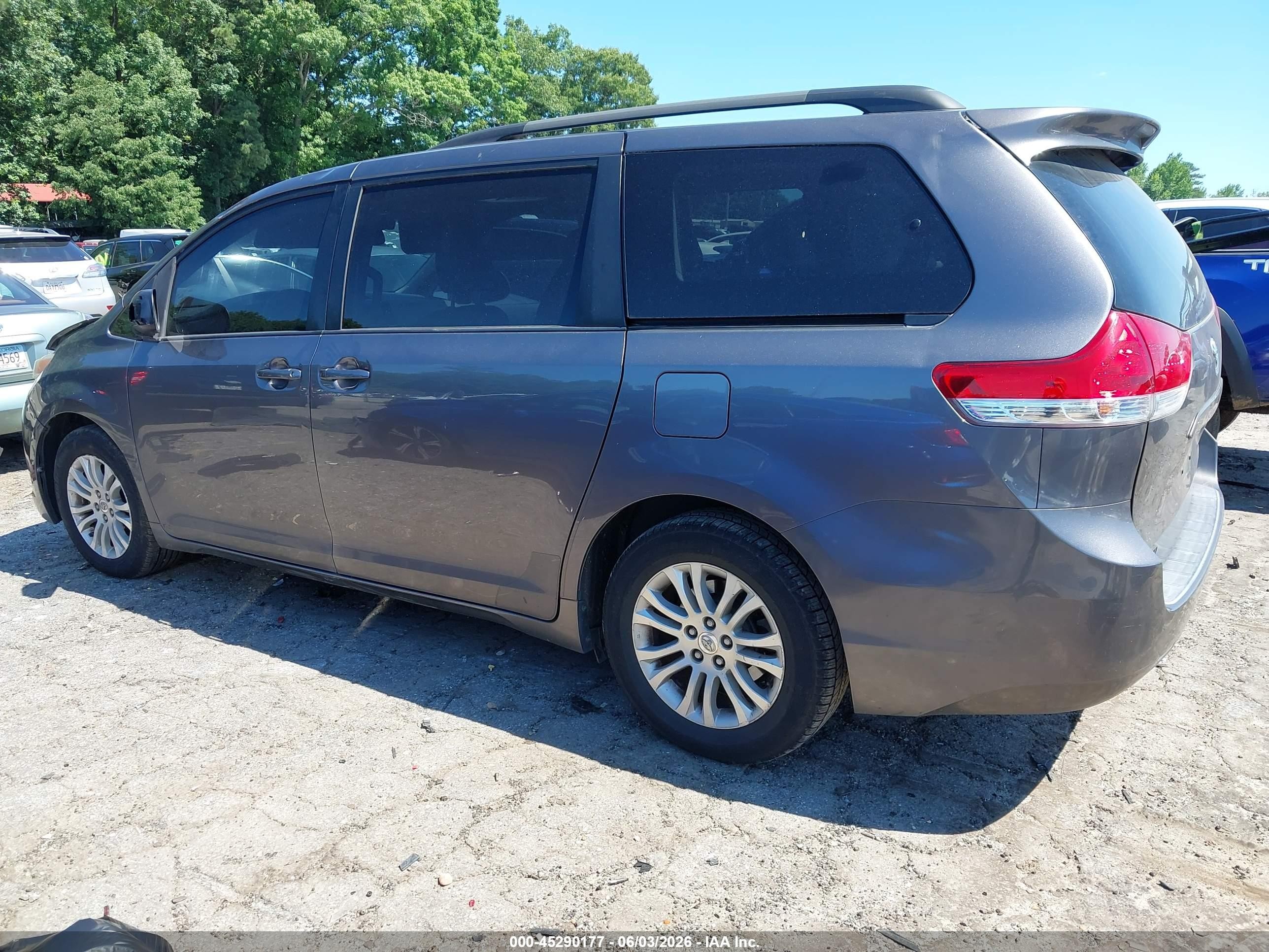 2011 Toyota Sienna Xle V6 Gray vin: 5TDYK3DC6BS022247