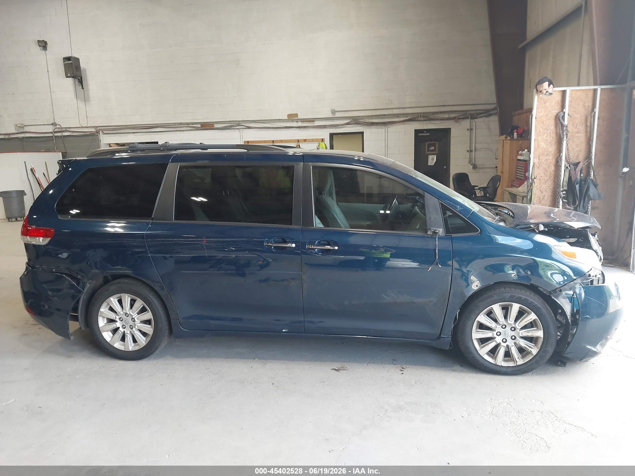 2011 Toyota Sienna Limited V6 Dark Blue vin: 5TDYK3DC6BS041378
