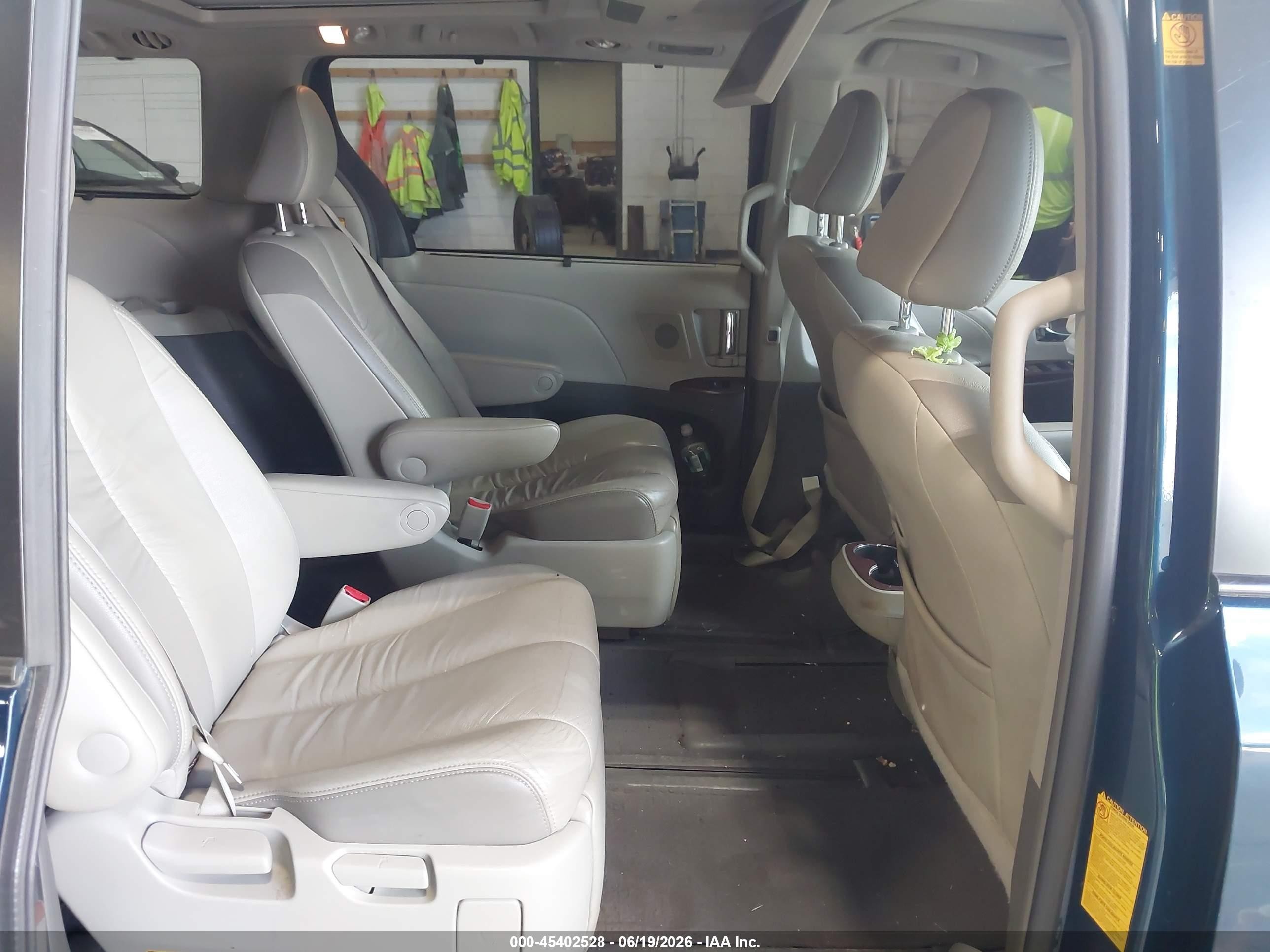2011 Toyota Sienna Limited V6 Dark Blue vin: 5TDYK3DC6BS041378