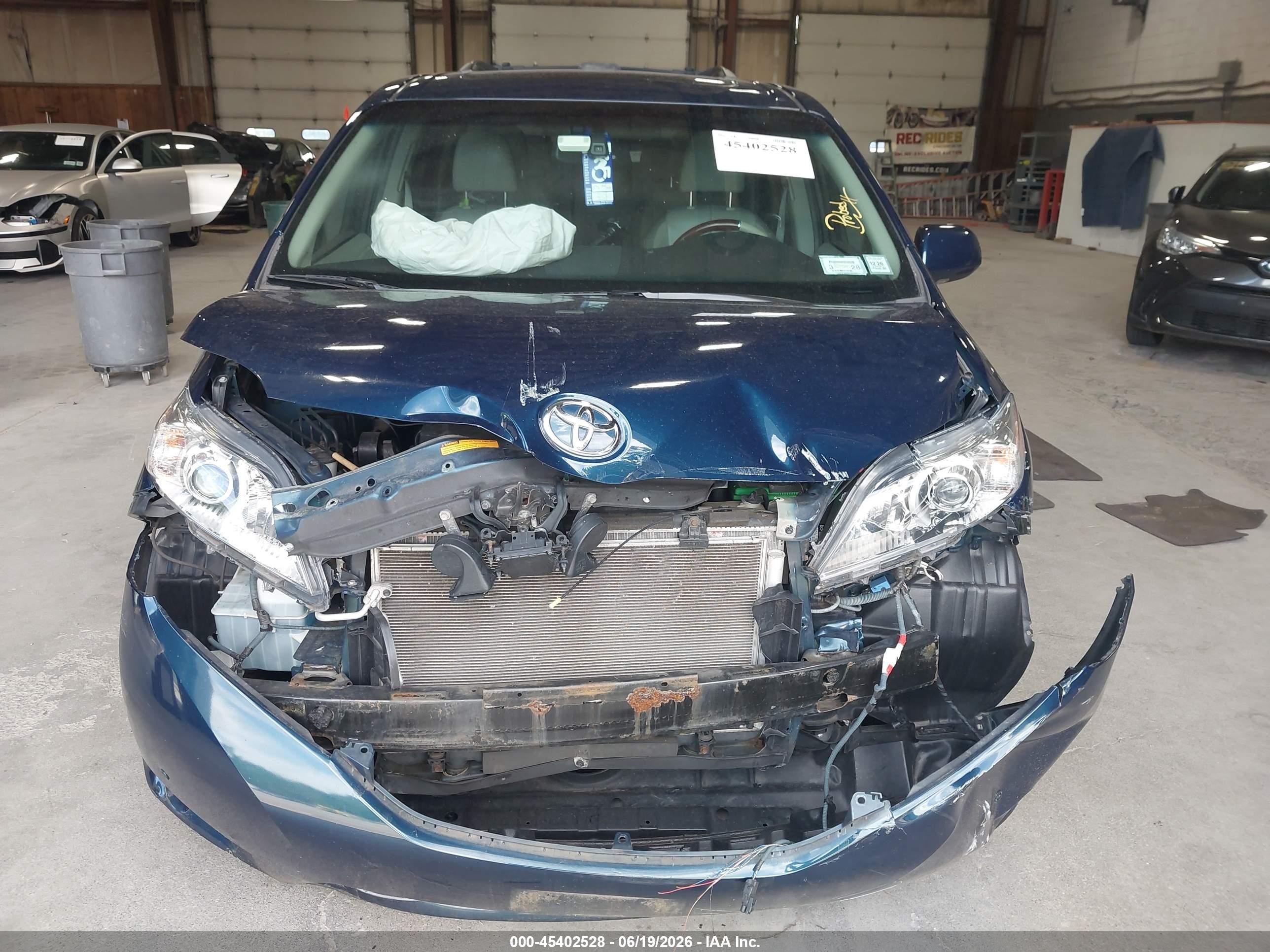 2011 Toyota Sienna Limited V6 Dark Blue vin: 5TDYK3DC6BS041378