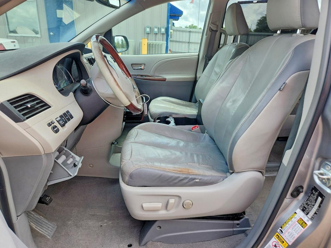 2011 Toyota Sienna Limited 7-passenger Silver vin: 5TDYK3DC6BS041669