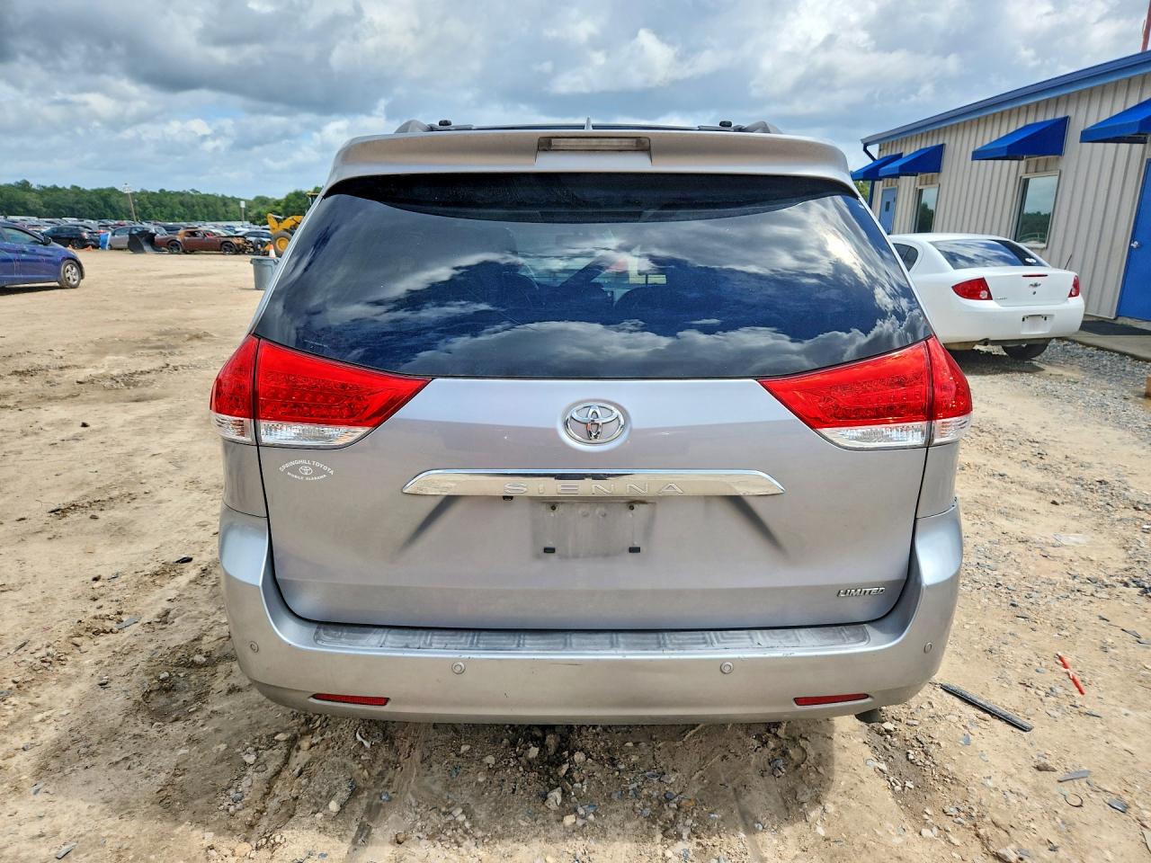 2011 Toyota Sienna Limited 7-passenger Silver vin: 5TDYK3DC6BS041669