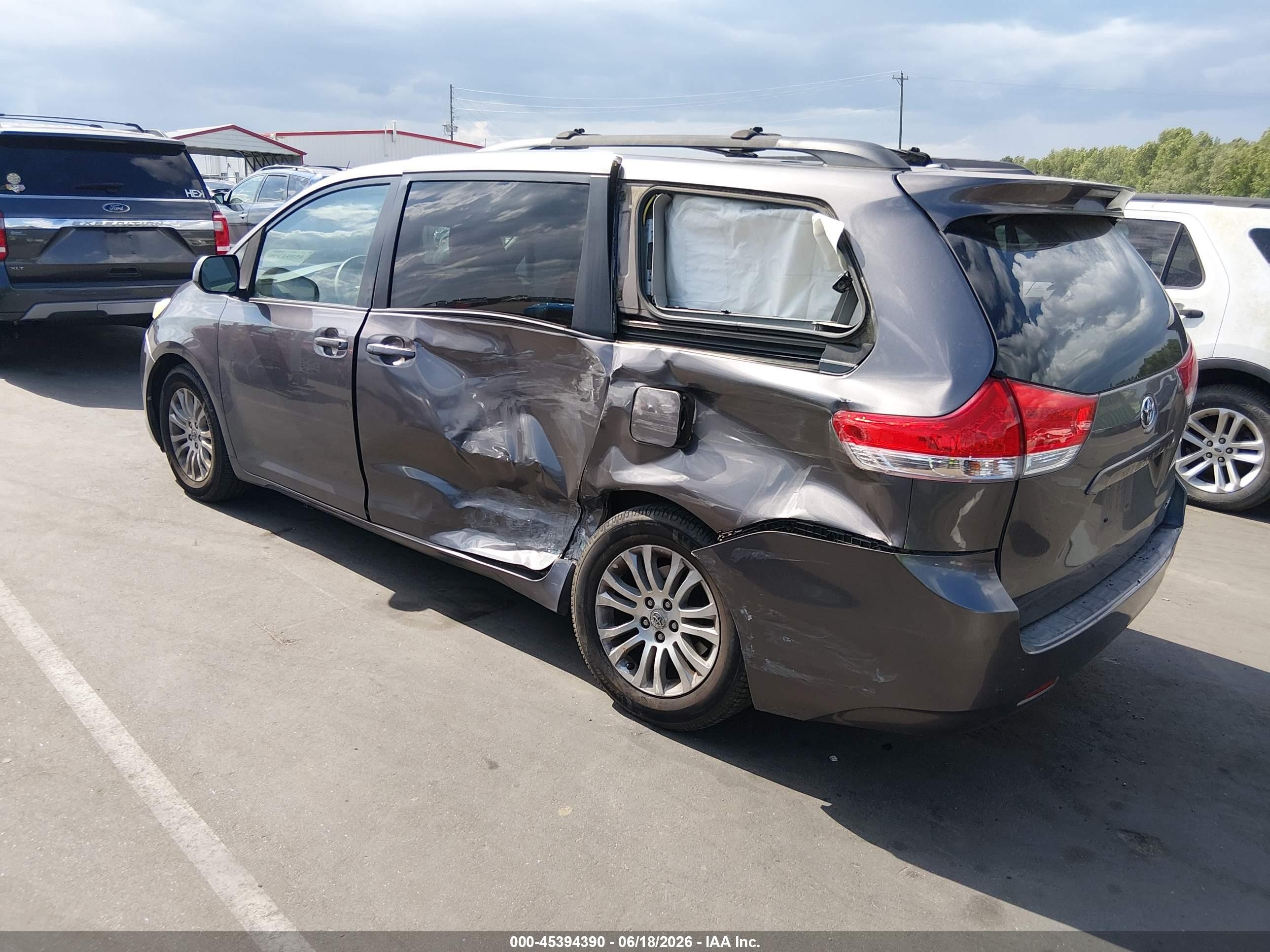 2011 Toyota Sienna Xle V6 Gray vin: 5TDYK3DC6BS056401