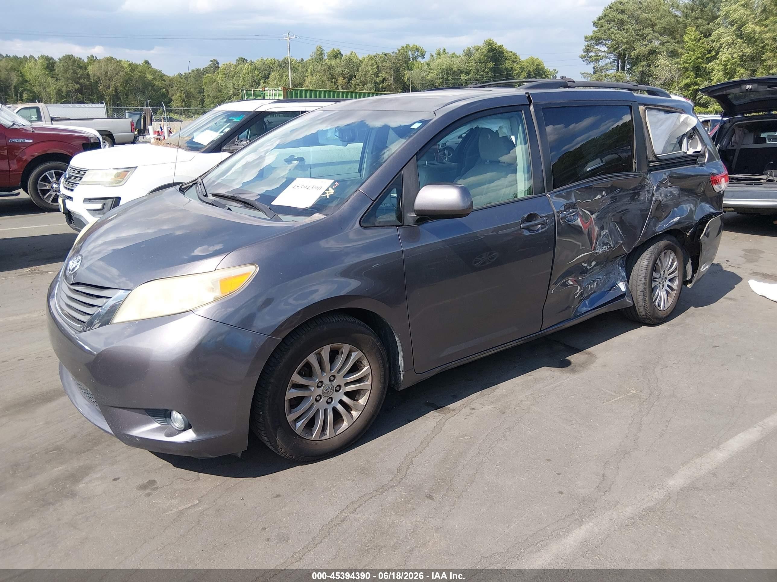 2011 Toyota Sienna Xle V6 Gray vin: 5TDYK3DC6BS056401