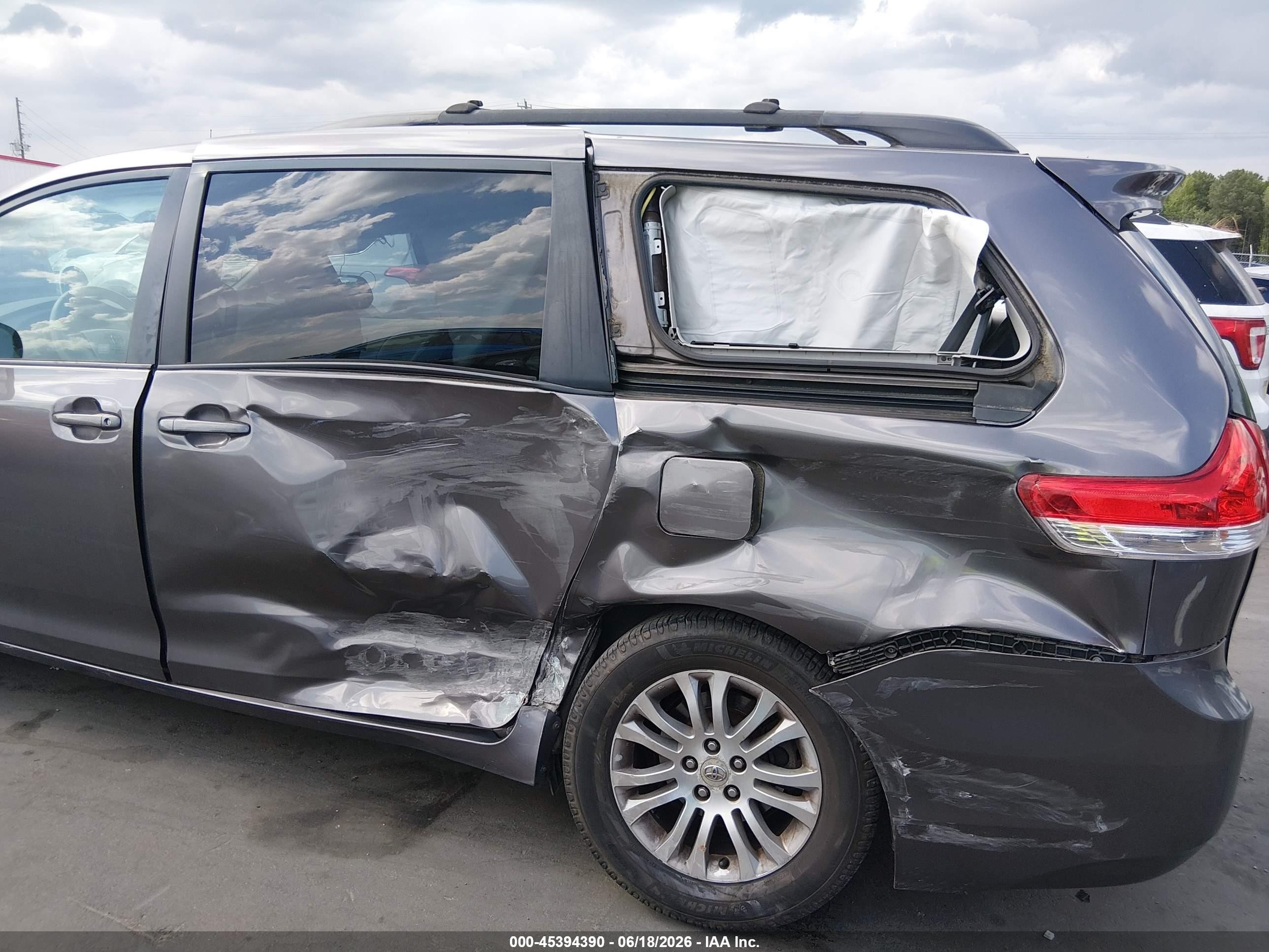 2011 Toyota Sienna Xle V6 Gray vin: 5TDYK3DC6BS056401