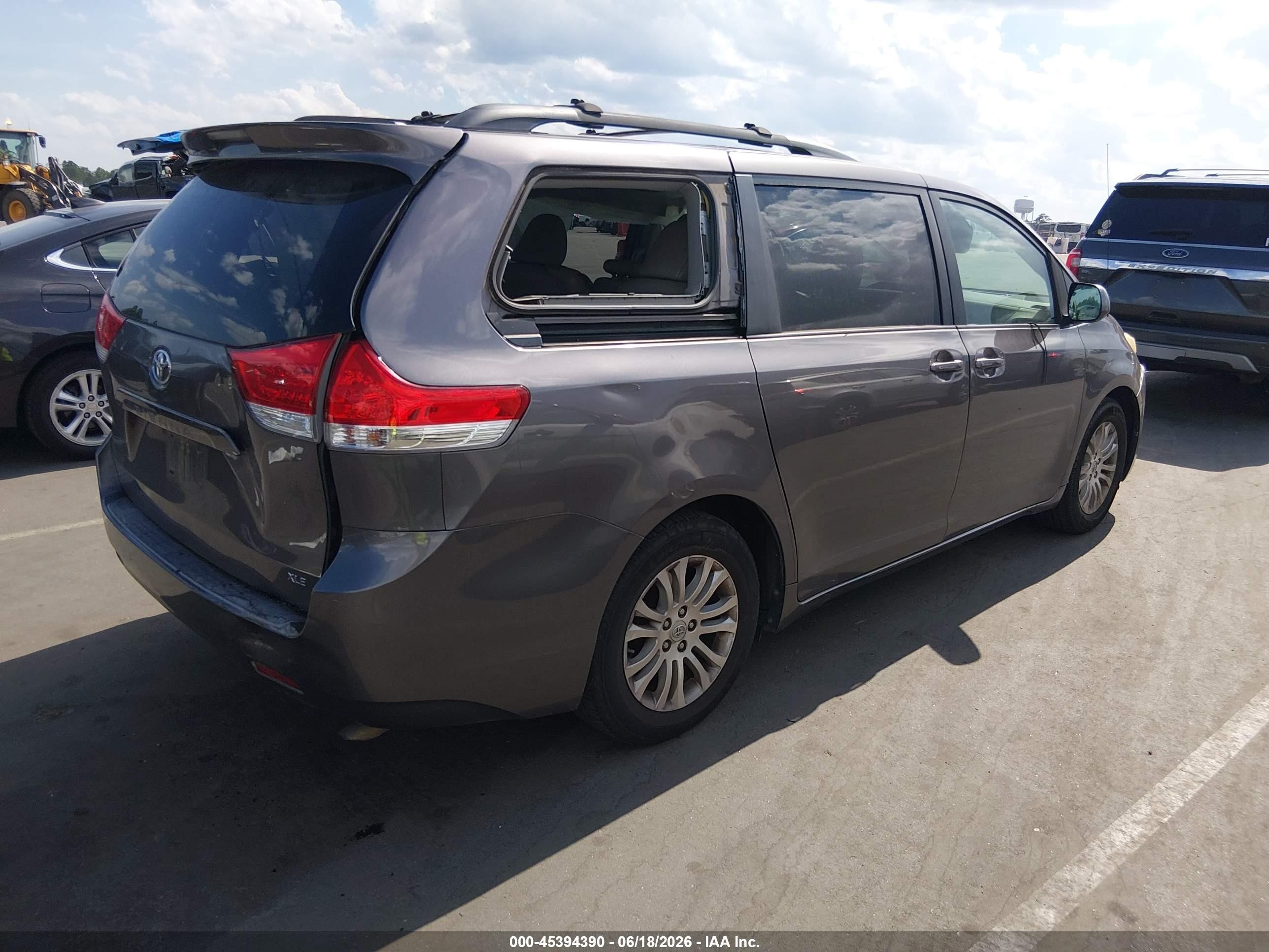 2011 Toyota Sienna Xle V6 Gray vin: 5TDYK3DC6BS056401