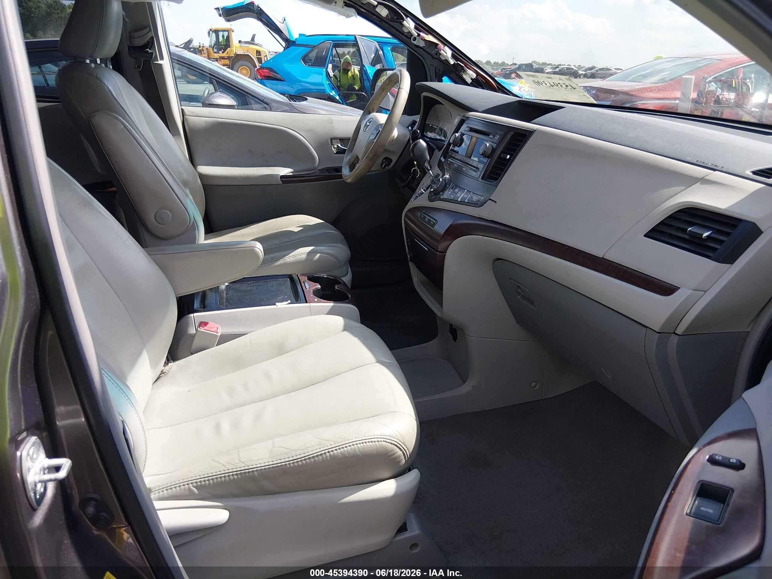 2011 Toyota Sienna Xle V6 Gray vin: 5TDYK3DC6BS056401
