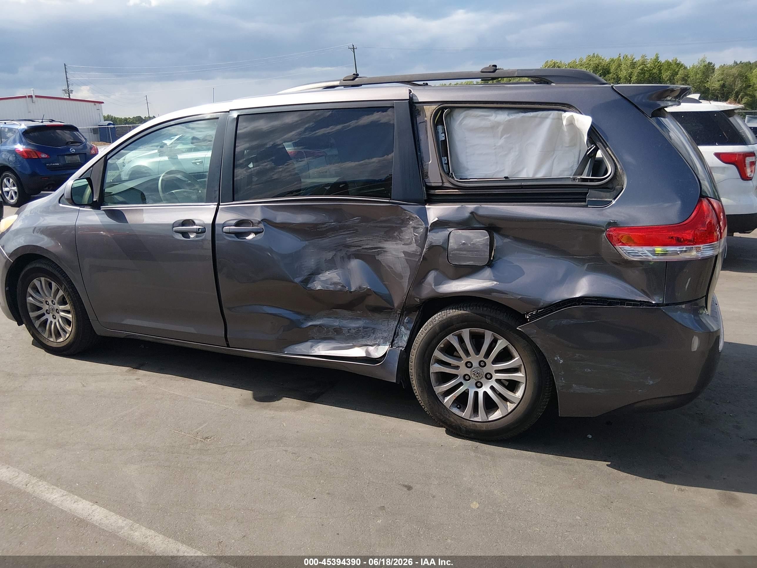 2011 Toyota Sienna Xle V6 Gray vin: 5TDYK3DC6BS056401
