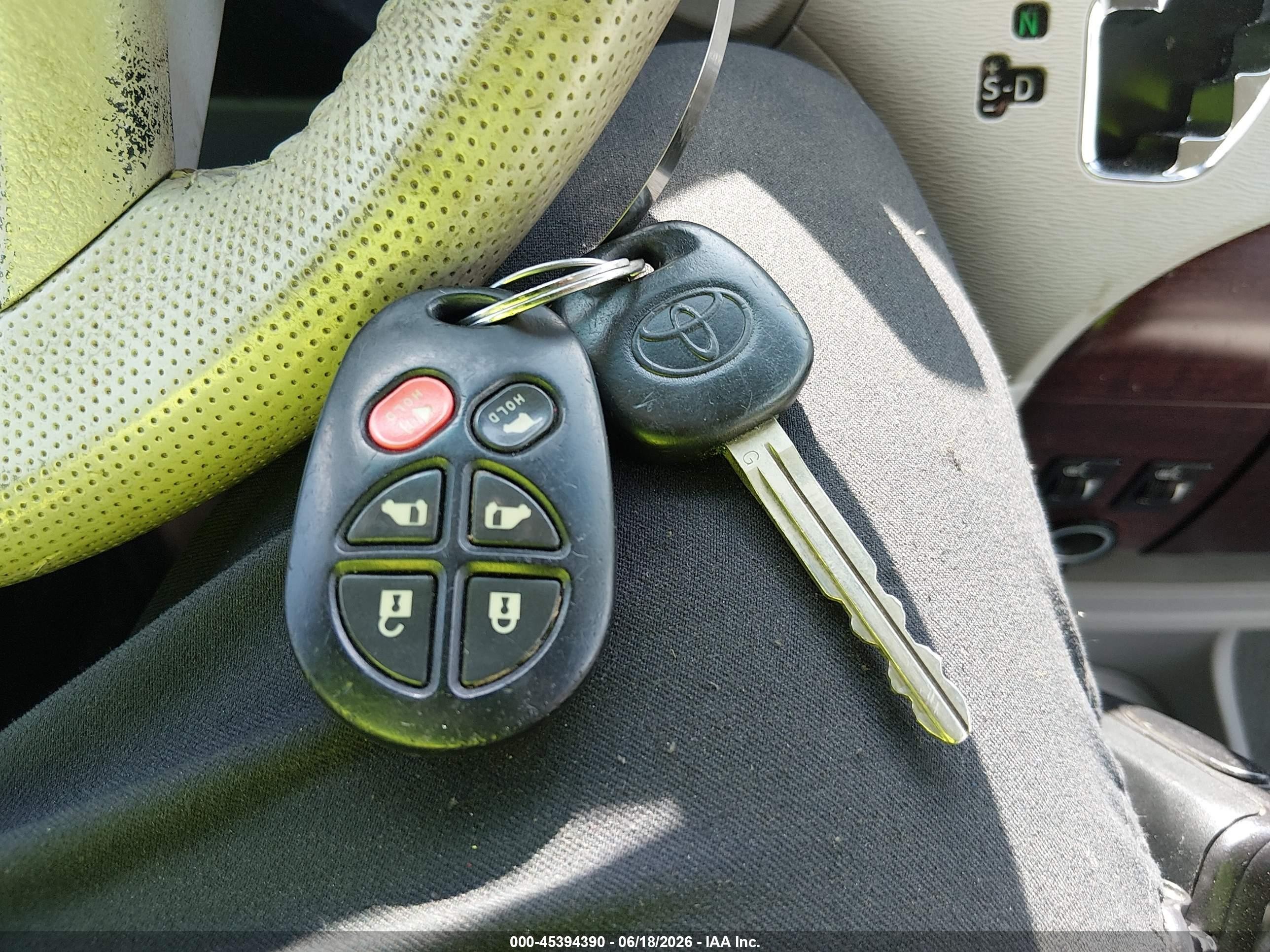 2011 Toyota Sienna Xle V6 Gray vin: 5TDYK3DC6BS056401