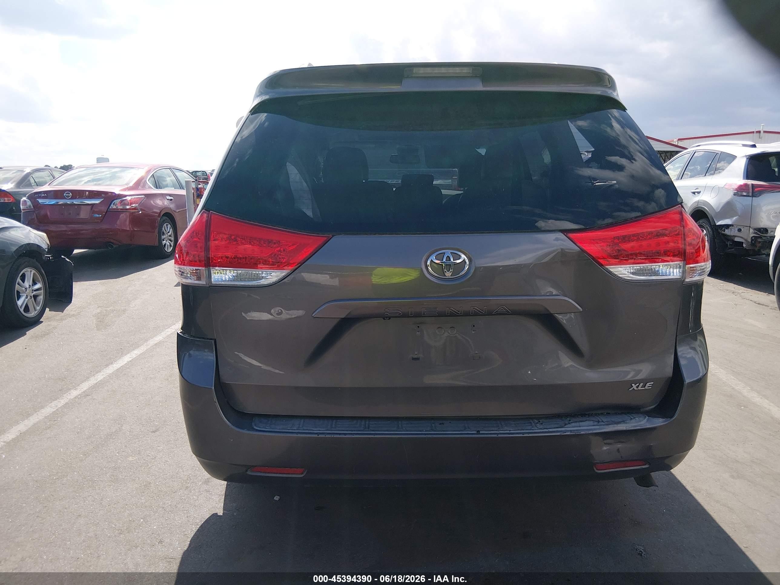 2011 Toyota Sienna Xle V6 Gray vin: 5TDYK3DC6BS056401