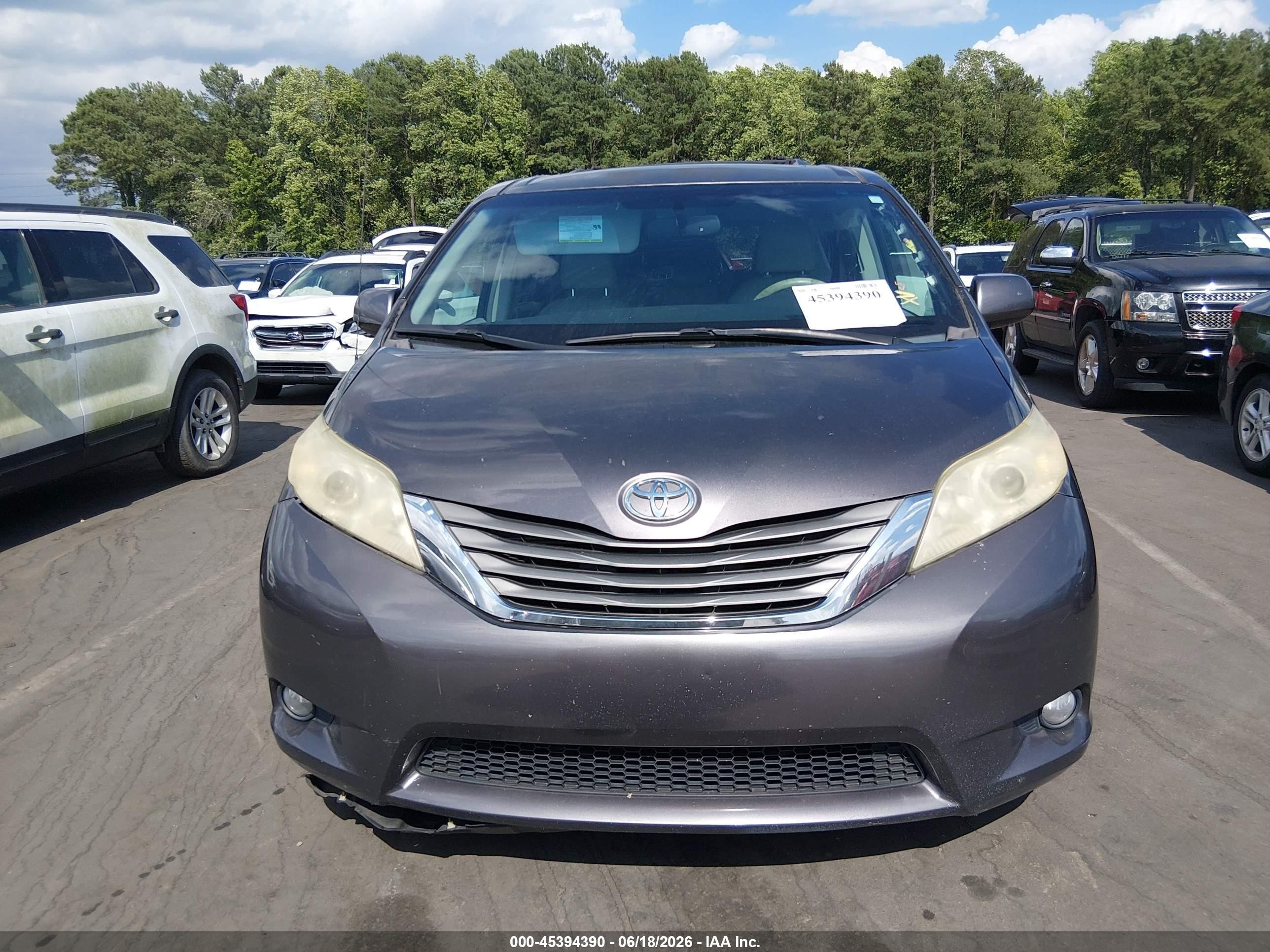 2011 Toyota Sienna Xle V6 Gray vin: 5TDYK3DC6BS056401